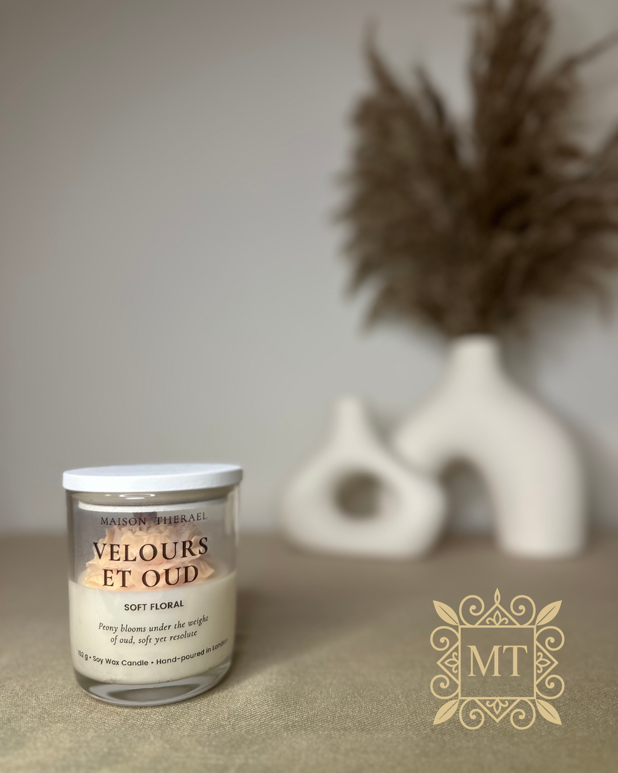 velours-et-oud-soy-candle-maison-therael-3.png