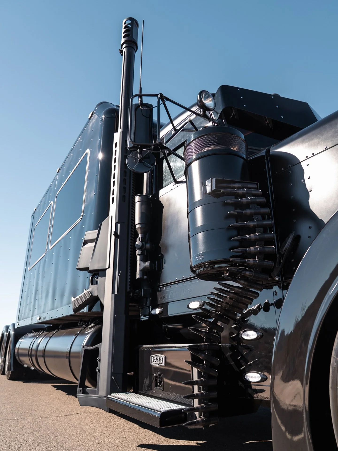 Lead with strength. Finish with grace. 🖤
A true warrior doesn&rsquo;t fight for applause - he fights for purpose, and he leaves every battle better than he entered. 💪

#thesaferig #safestructuredesigns #truckofinstagram #rigsofig #customrig