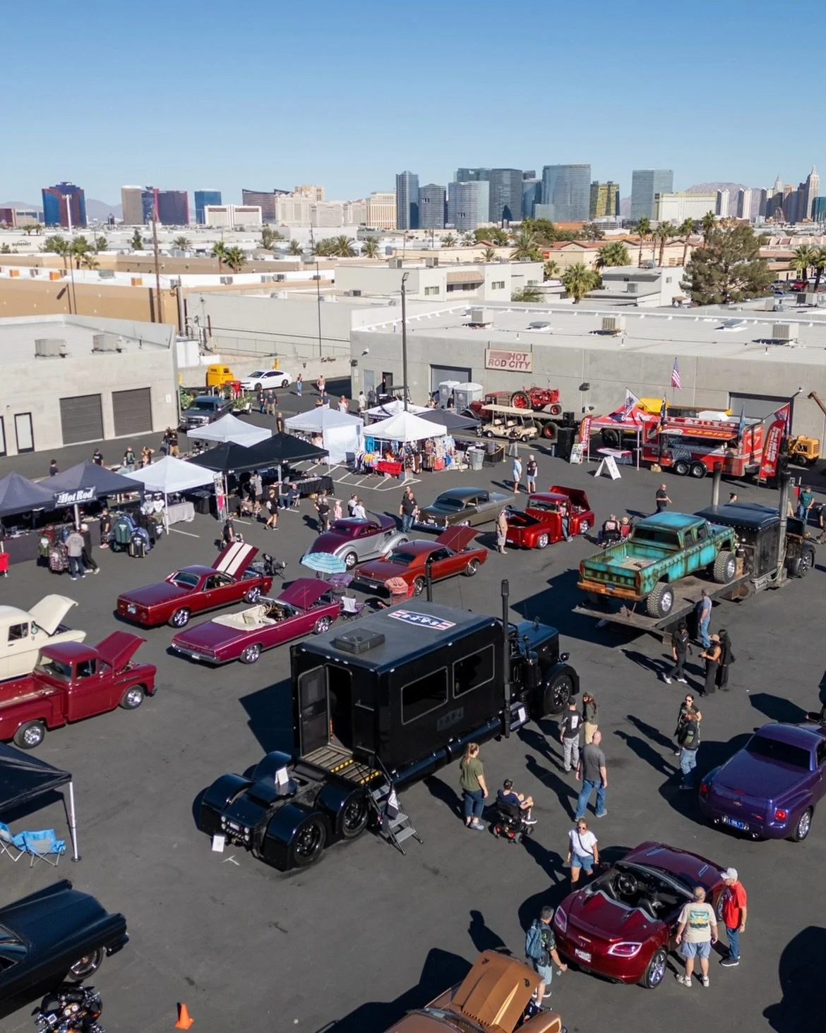 When presence speaks, the room shifts. 😉
Built different. Parked among legends.

#saferig #faithdriven #builtwithpurpose #riglife #heavydutybuild