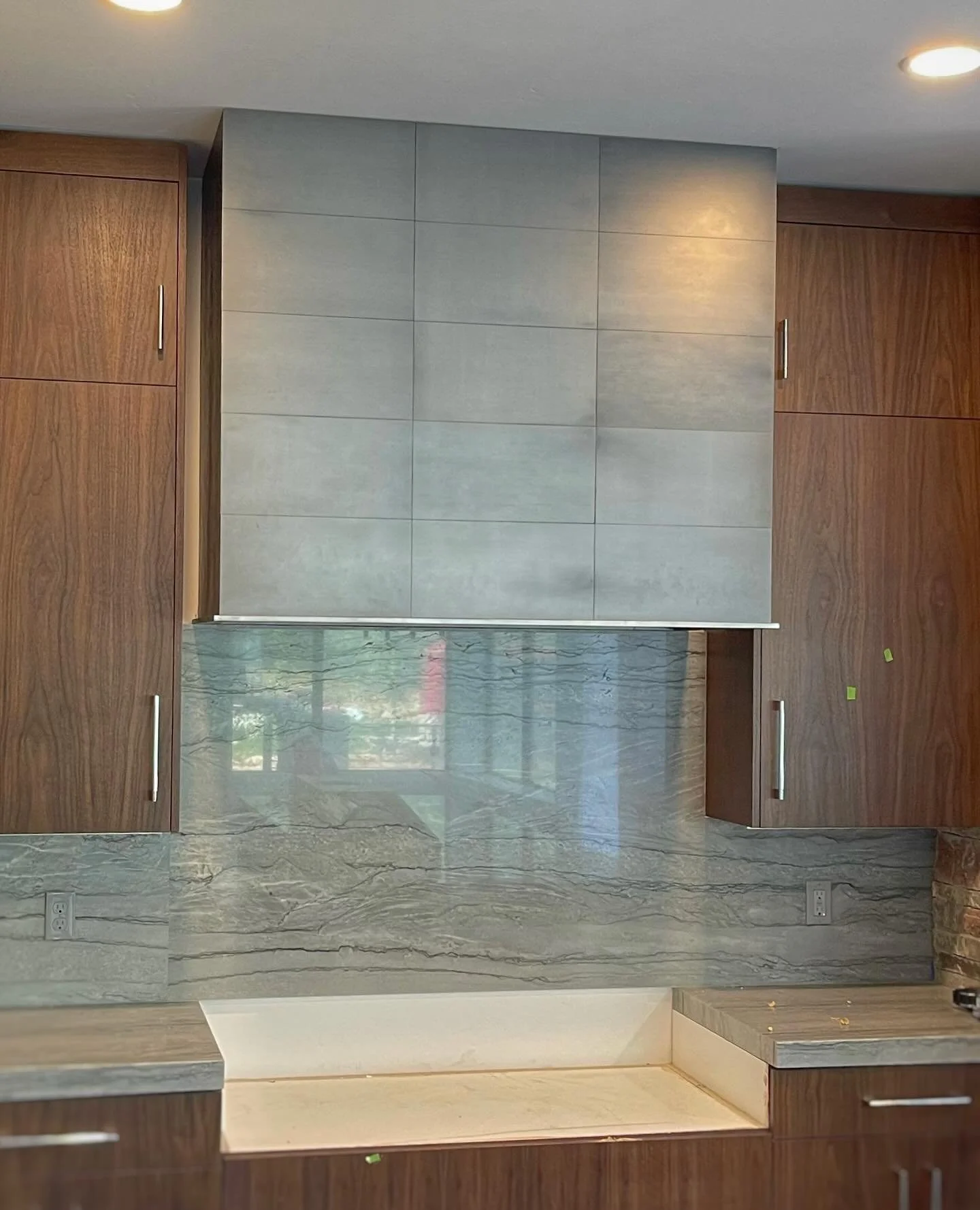 We love how this custom range hood turned out for a local builder! 
&bull;Looking to upgrade your kitchen or create a custom range hood? Give us a call or send an email for a free estimate. We&rsquo;d love to bring your vision to life!

(801)361-5039