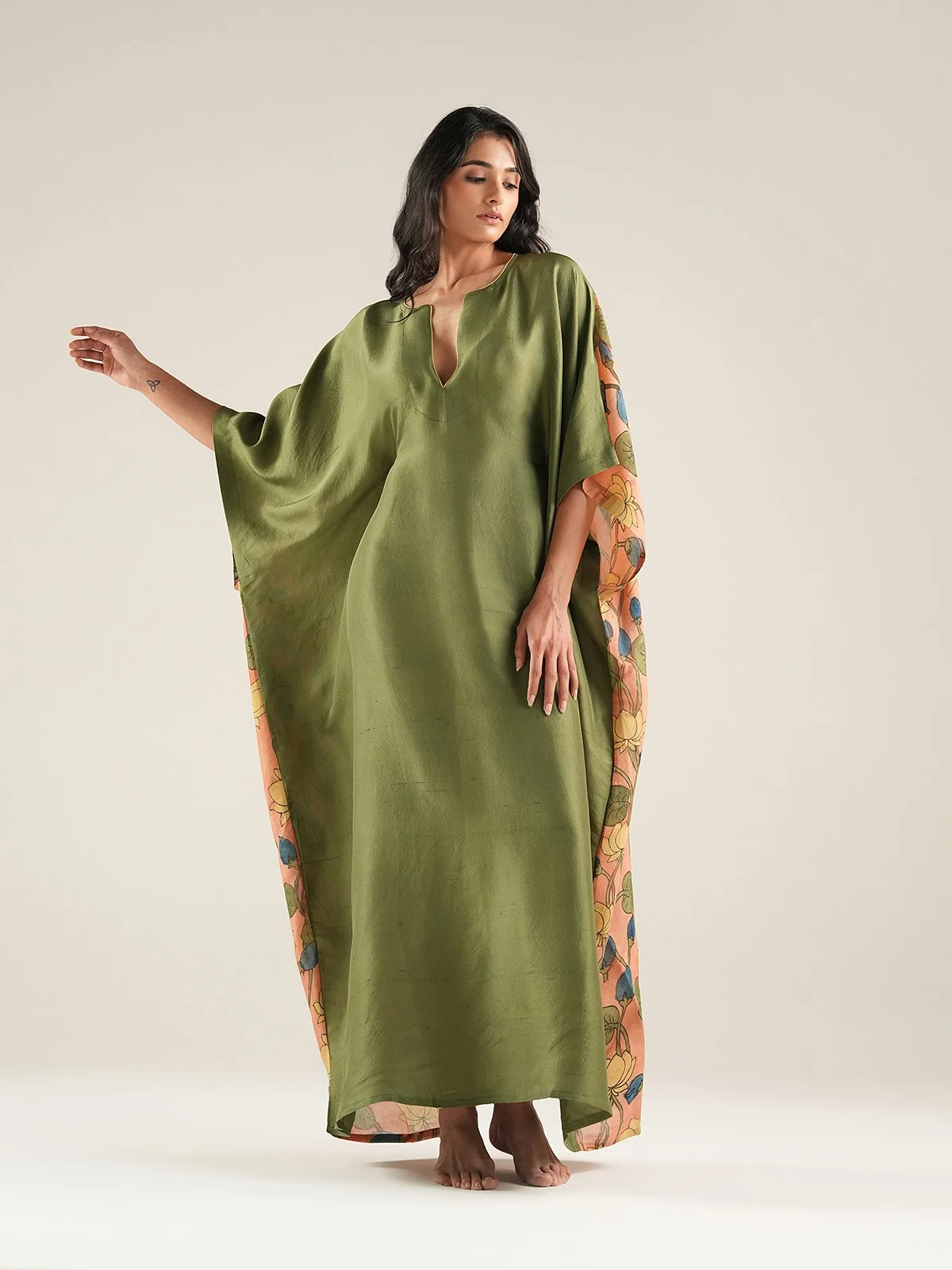 Saundarya Kaftan - Floating Lotus
