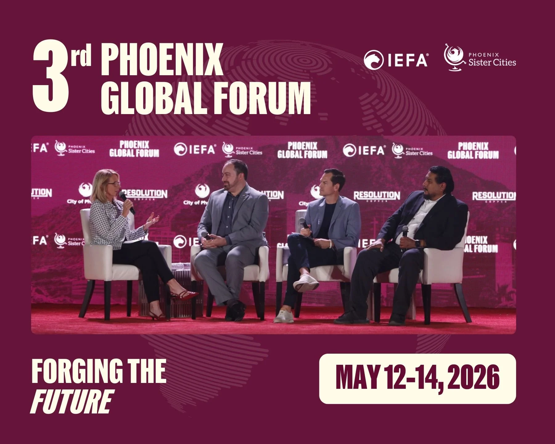 Quatre personnes participant à une table ronde lors du 3e Phoenix Global Forum, du 12 au 14 mai 2026, avec en toile de fond la marque et les logos de l'événement.
