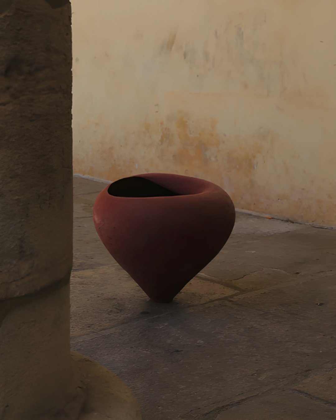 In the quiet restraint of form, art and design reveal their truest intention. Nothing is added, nothing is missing.

#maisontoukkani #kinfolk #vogueliving #quietluxury #luxurycollection #elledecor #homedecor #sustainableliving #luxurylifestyle #rugco