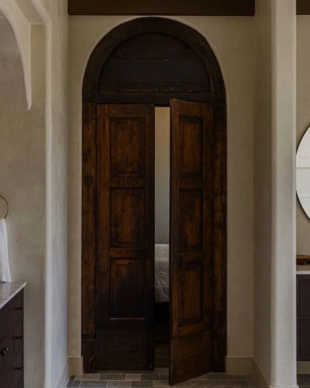 There is strength in restraint and beauty in what is left unsaid.

#maisontoukkani #kinfolk #vogueliving #quietluxury #luxurycollection #elledecor #homedecor #sustainableliving #luxurylifestyle #rugcollection #curatedhome #curatedspaces #curatedcolle