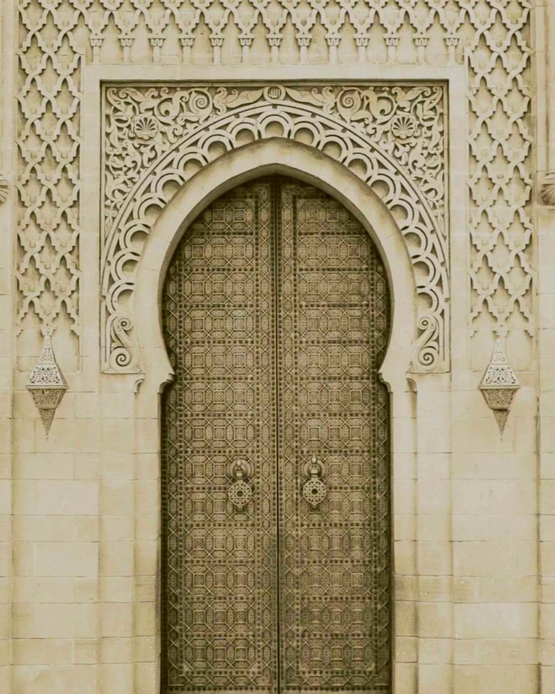 Architecture as memory in material form, shaping how time is felt within it.

#maisontoukkani #quietluxury #architecturedesign #interiors #interiordesigners