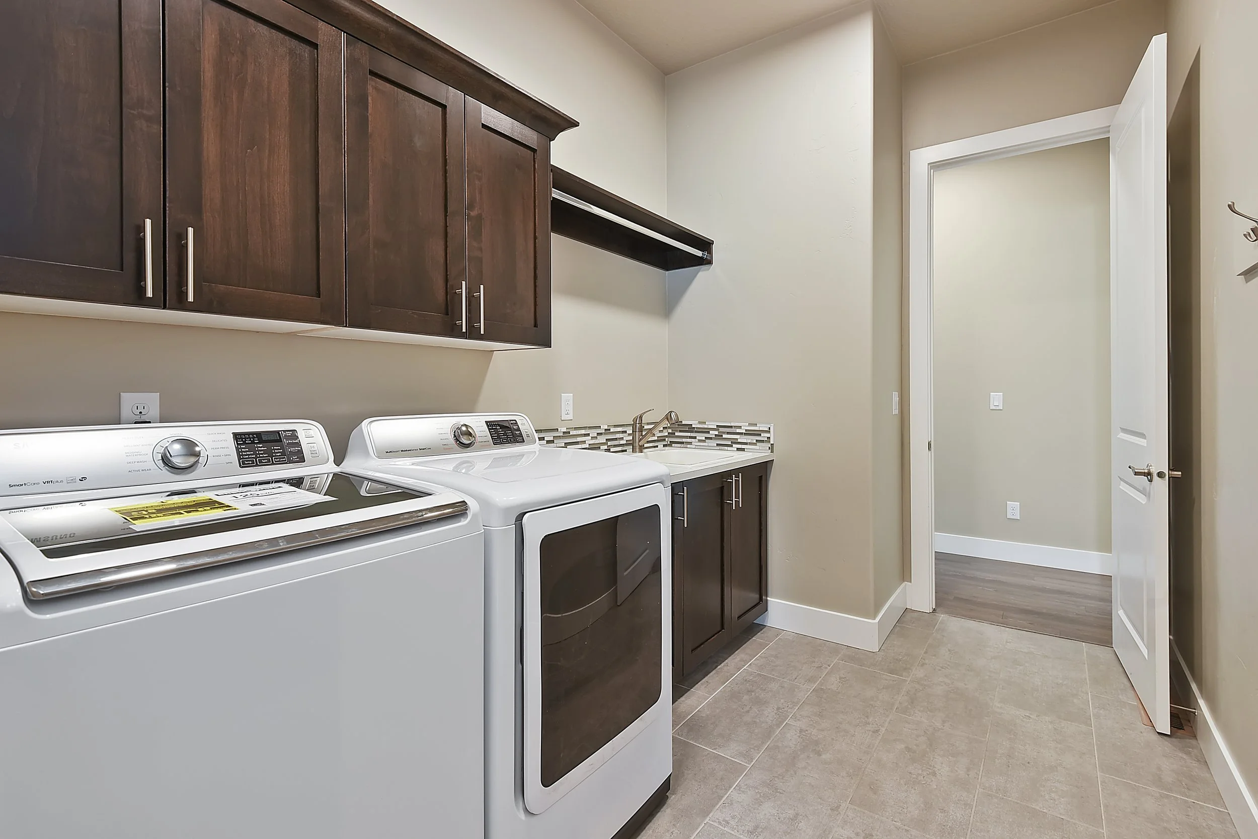 025_Laundry Area.jpg