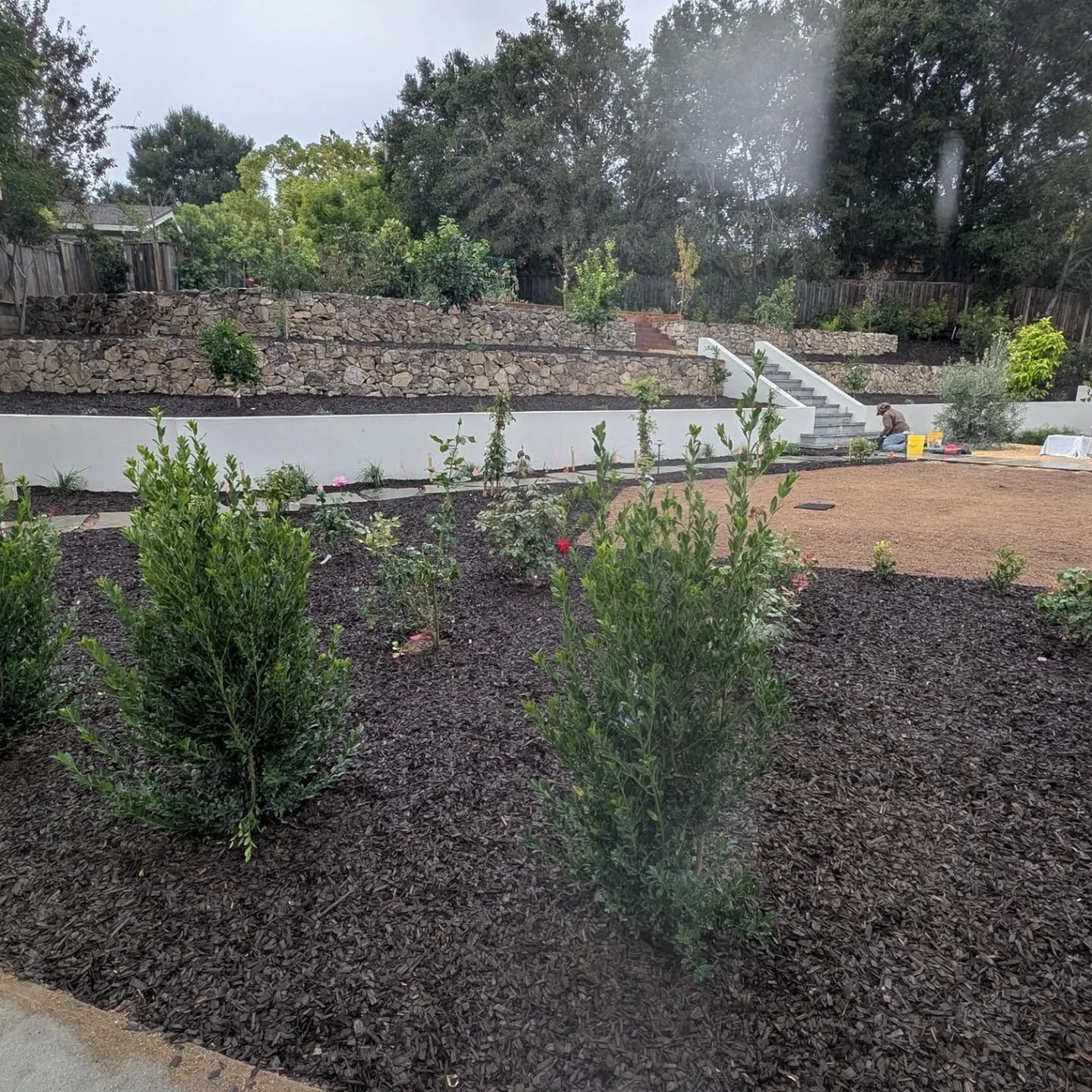 🌿 Modern elegance meets natural strength 🌿
Our team built these custom stone retaining walls and concrete steps, blending functionality with timeless style. Every stone was hand-set for durability and a natural finish that enhances the entire lands