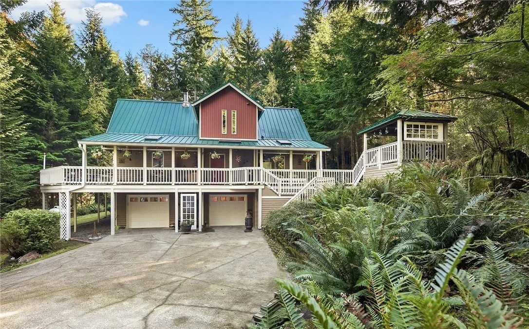 How Do You Win a Bidding War While Selling Your Own Home at the Same Time?