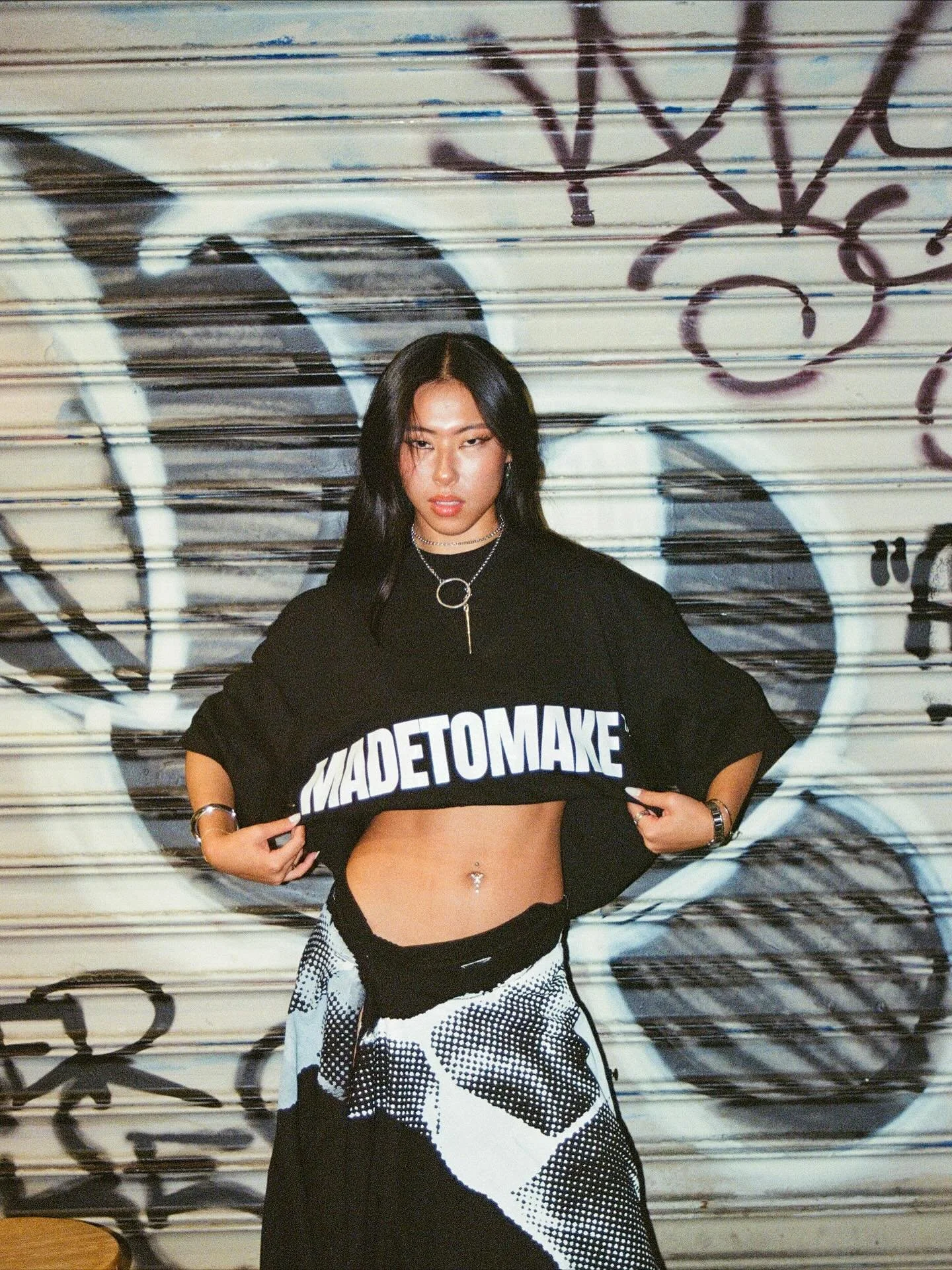 YAN LIVE FROM NEW YORK
LOGO TEE // KIM TEE SKIRT