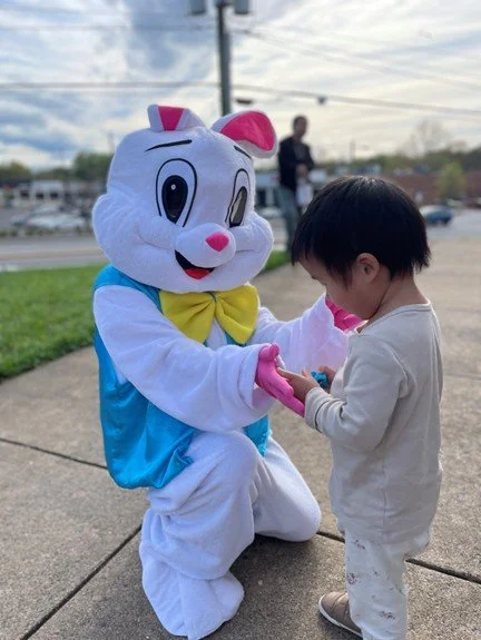 社区华人家庭齐聚，同庆主复活的喜乐