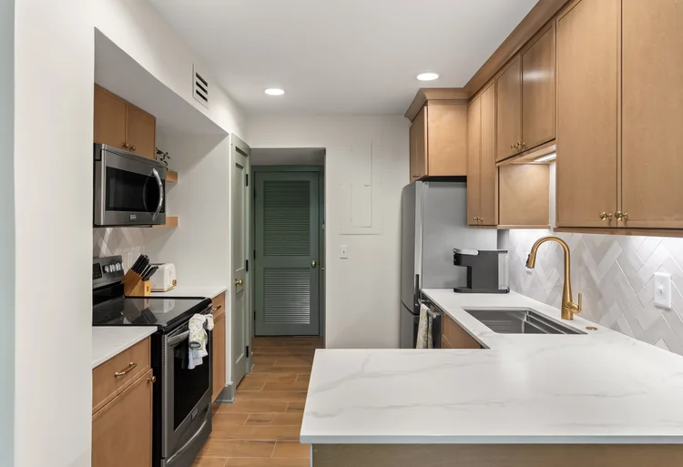 Fully equipped modern kitchen