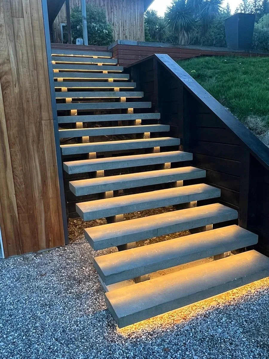 Floating concrete stairs, engineered to look effortless 🪨 🚶🏽&zwj;➡️

The kind of detail that seems simple until you try to build it !