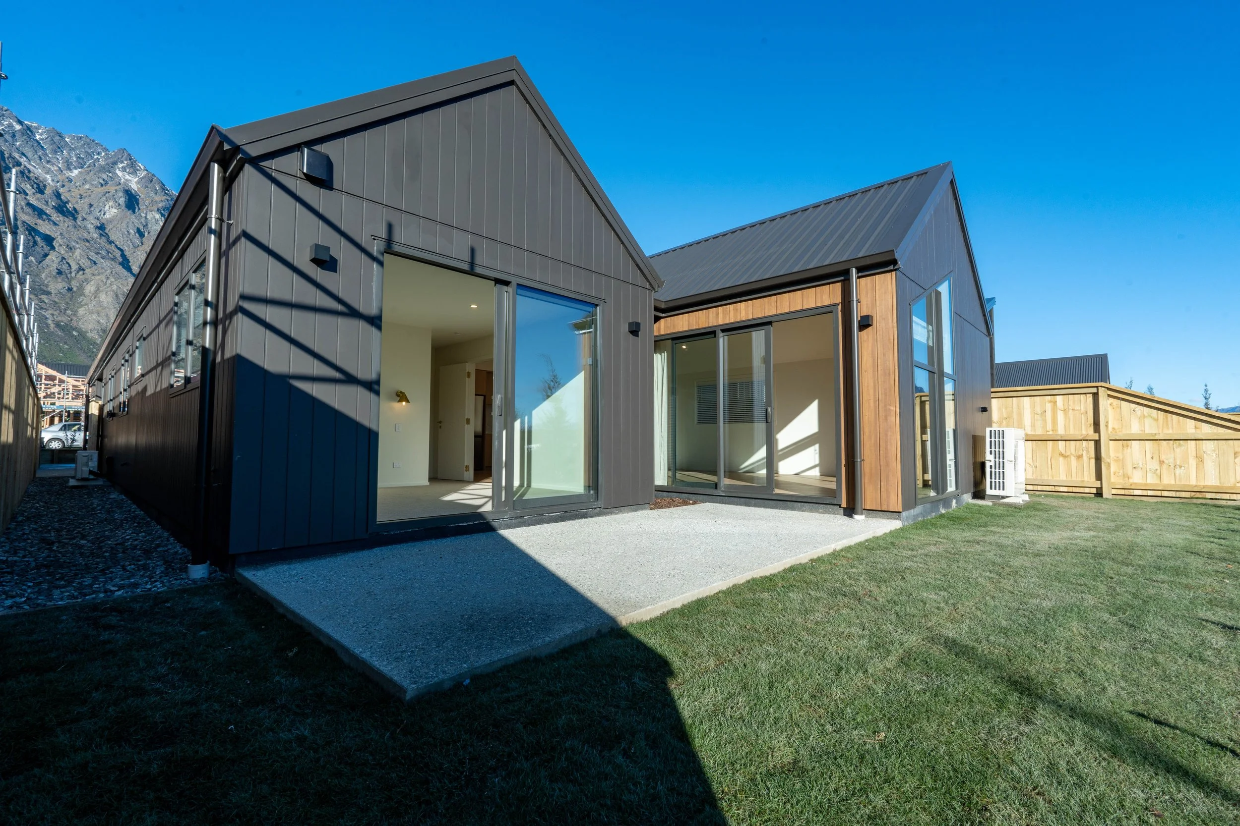 Outdoor entertaining area of the Metzger Road Residence with seamless indoor-outdoor flow, mountain views and modern architectural design by Adept Carpentry.