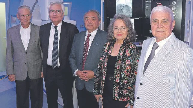  Carlos Ceballos Losa, miembro del Consejo de administración del CMA; Guering Eid Lidt, cardiólogo intervencionista invitado; Ricardo Alejos Mex, director del Centro de Cardiología intervencionista y terapia Endovascular del CMA; Judith Ortega Canto,