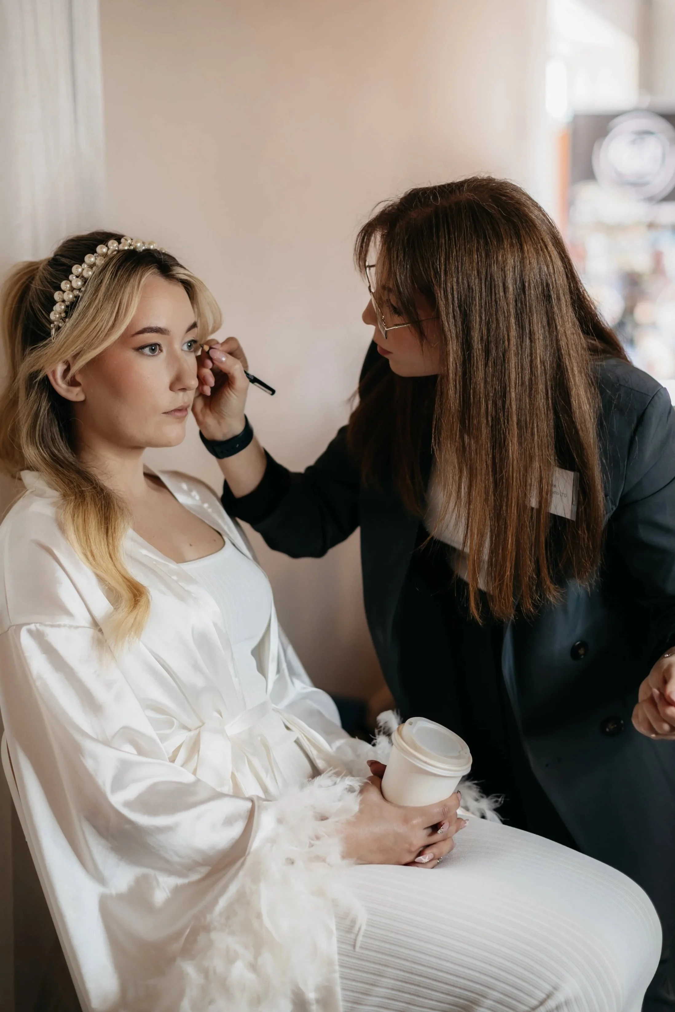 Maquilhadora profissional a maquilhar noiva em Lisboa no dia do casamento