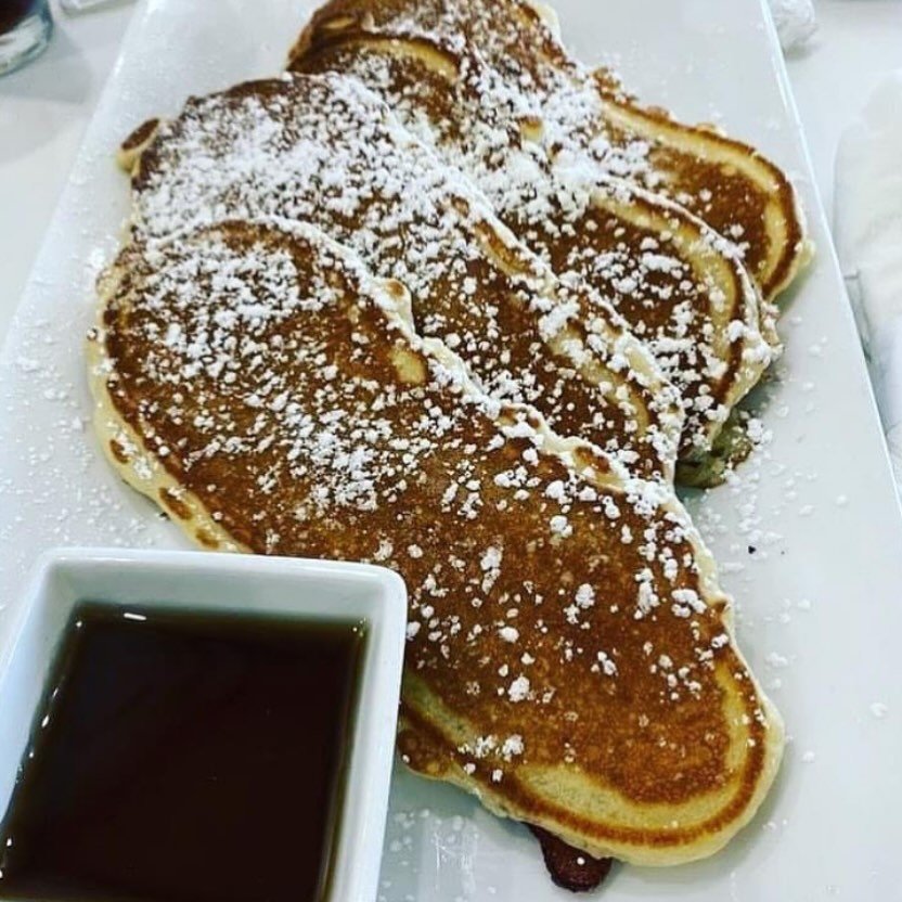 Bacon Pancake Dinners 🥓🥞
Fluffy sweet pancakes meet savory salty and crispy bacon 
Say hello to these beautifies Daily 8am-9pm Springfield &amp; 8am-4pm Jax Beach 
Pairs perfectly with peach bottomless mimosas 🍑🥂