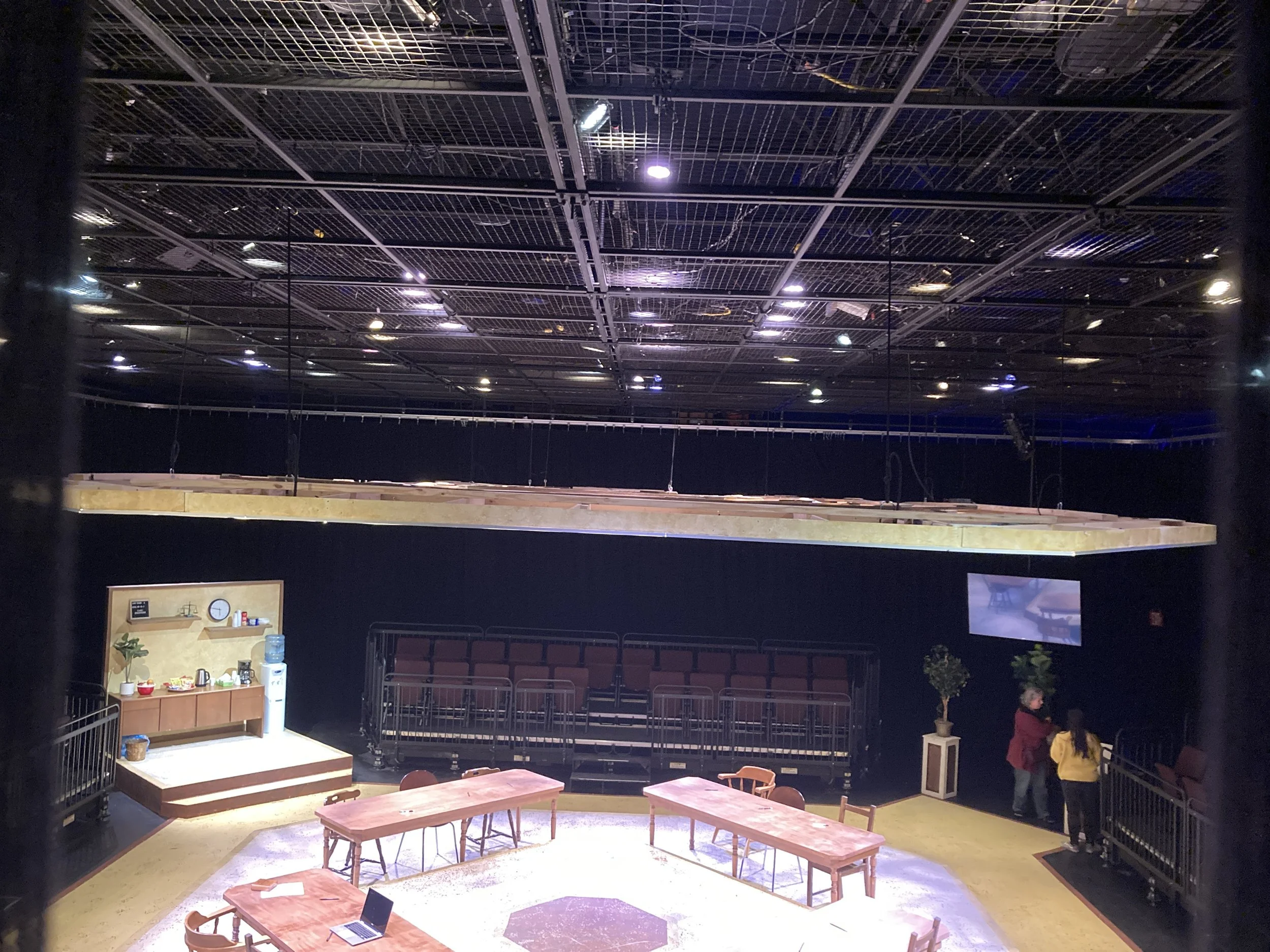 The ceiling unit from the side