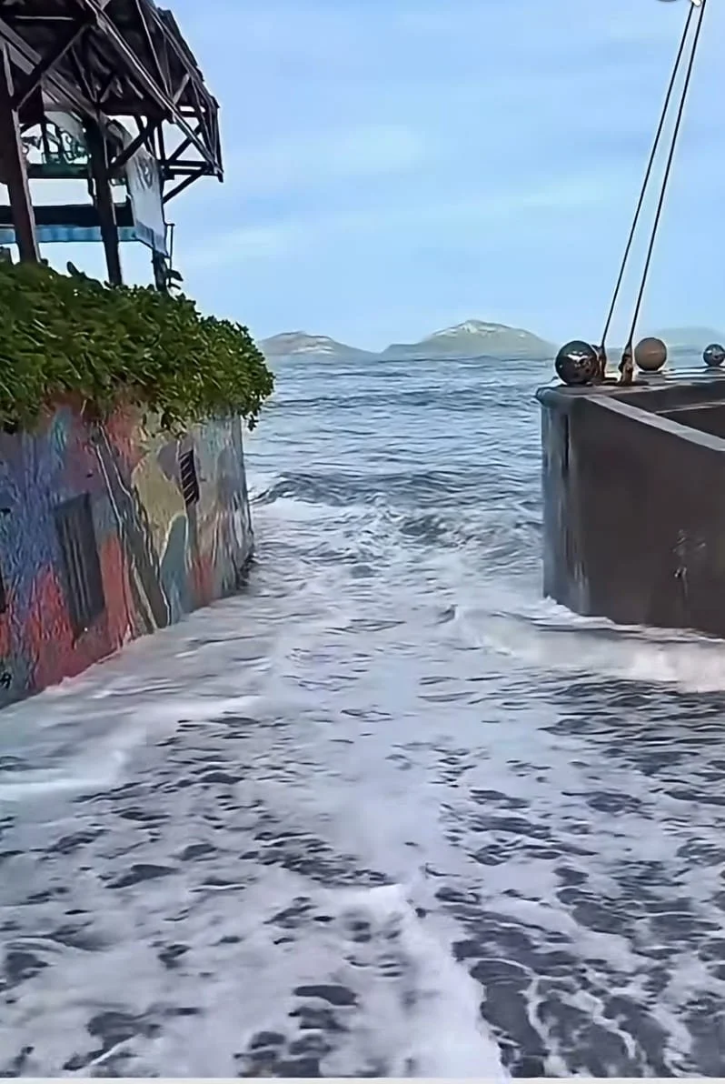 MAZATLAN: FUERTE OLEAJE 