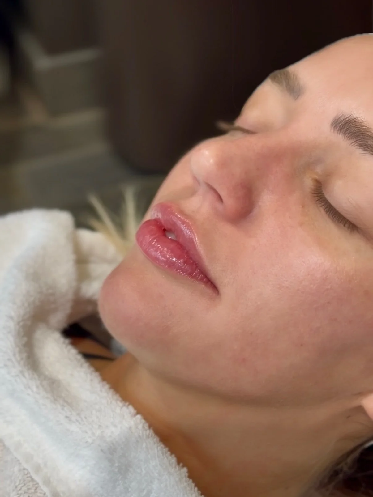 Love is in the details.
This Valentine&rsquo;s Day, treat yourself to fuller lips and a little extra confidence 💌
Swipe to discover our limited-time Valentine&rsquo;s specials.
🤎✨ Available for a limited time only.
Book your appointment now. #westc