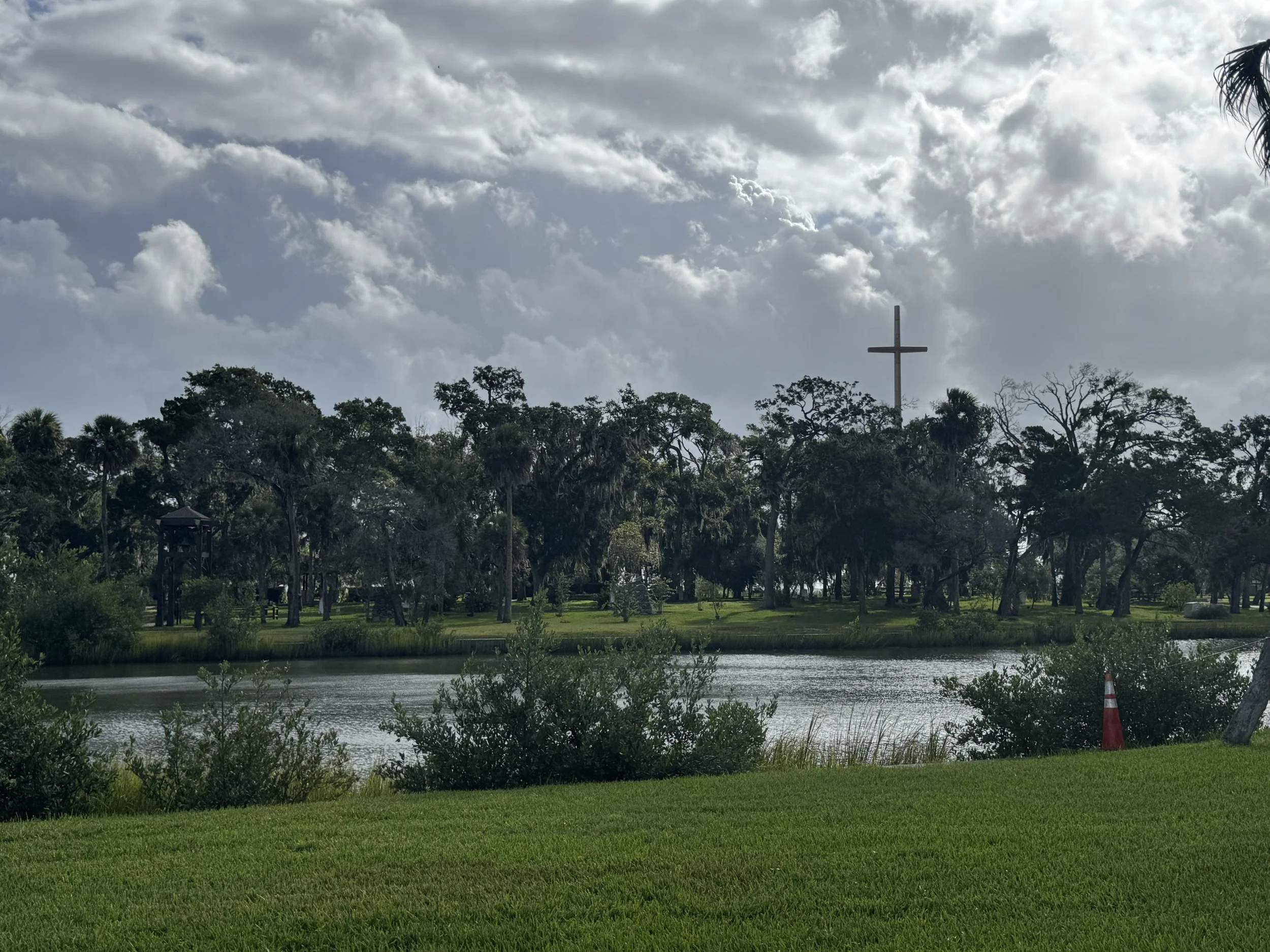 Large cross overlooking the water at Mission Nombre de Dios in St. Augustine Florida.
