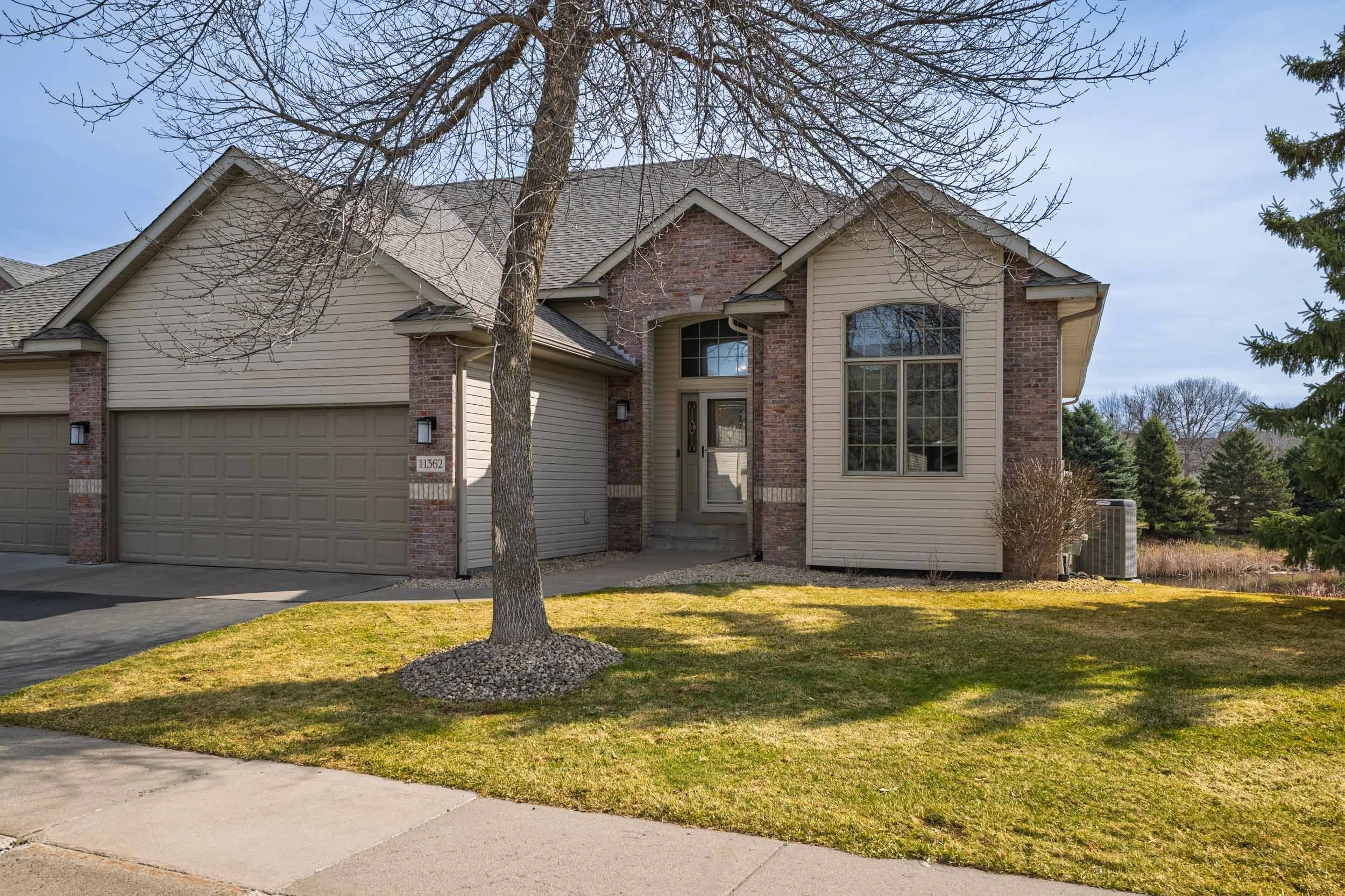 11362 Hillcrest_web_06.jpg