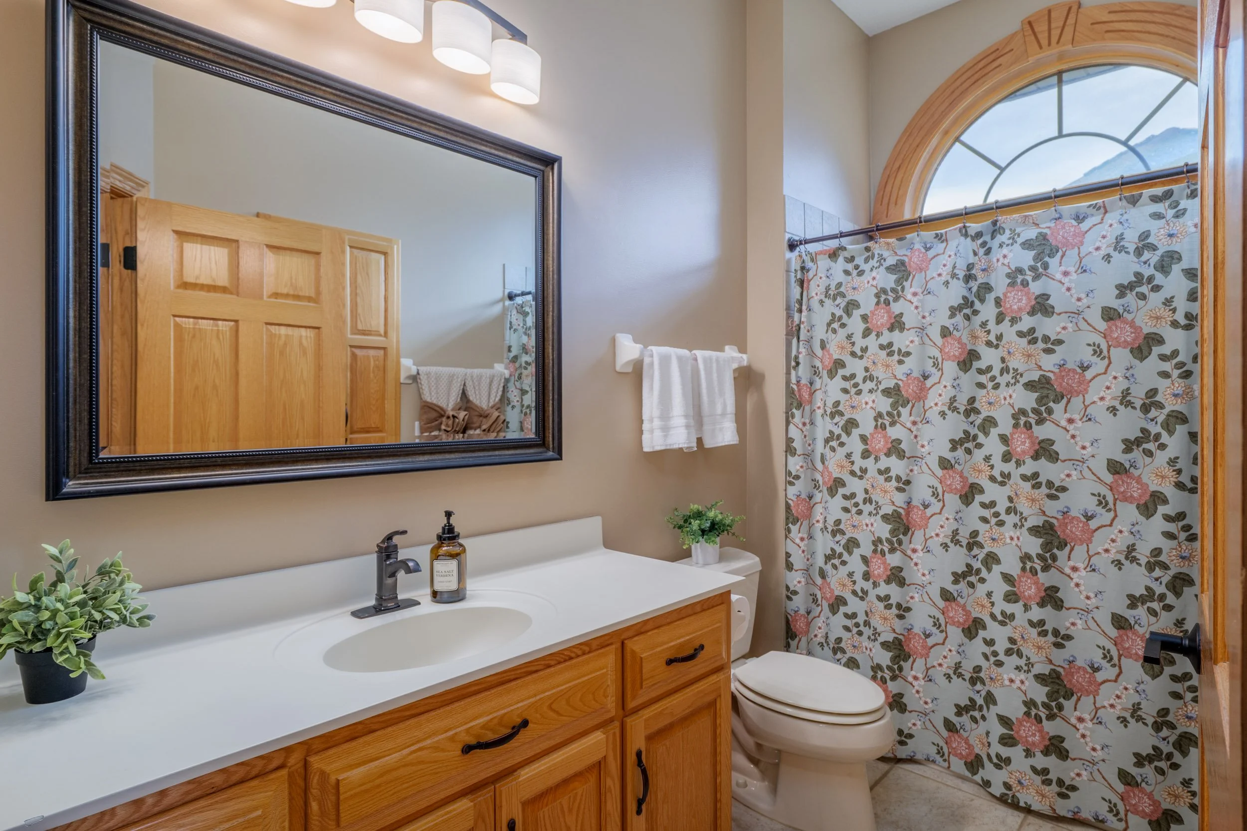 11362 Hillcrest_web_11.jpg