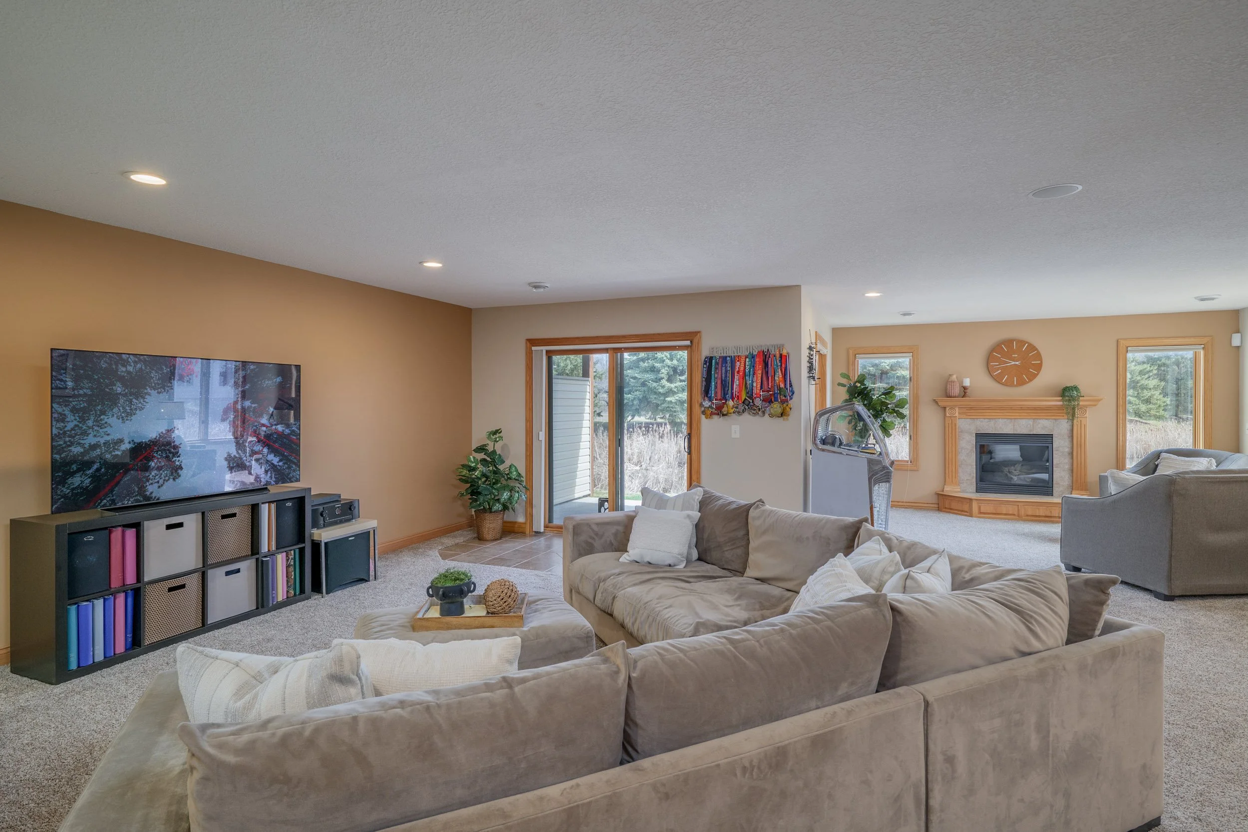 11362 Hillcrest_web_34.jpg