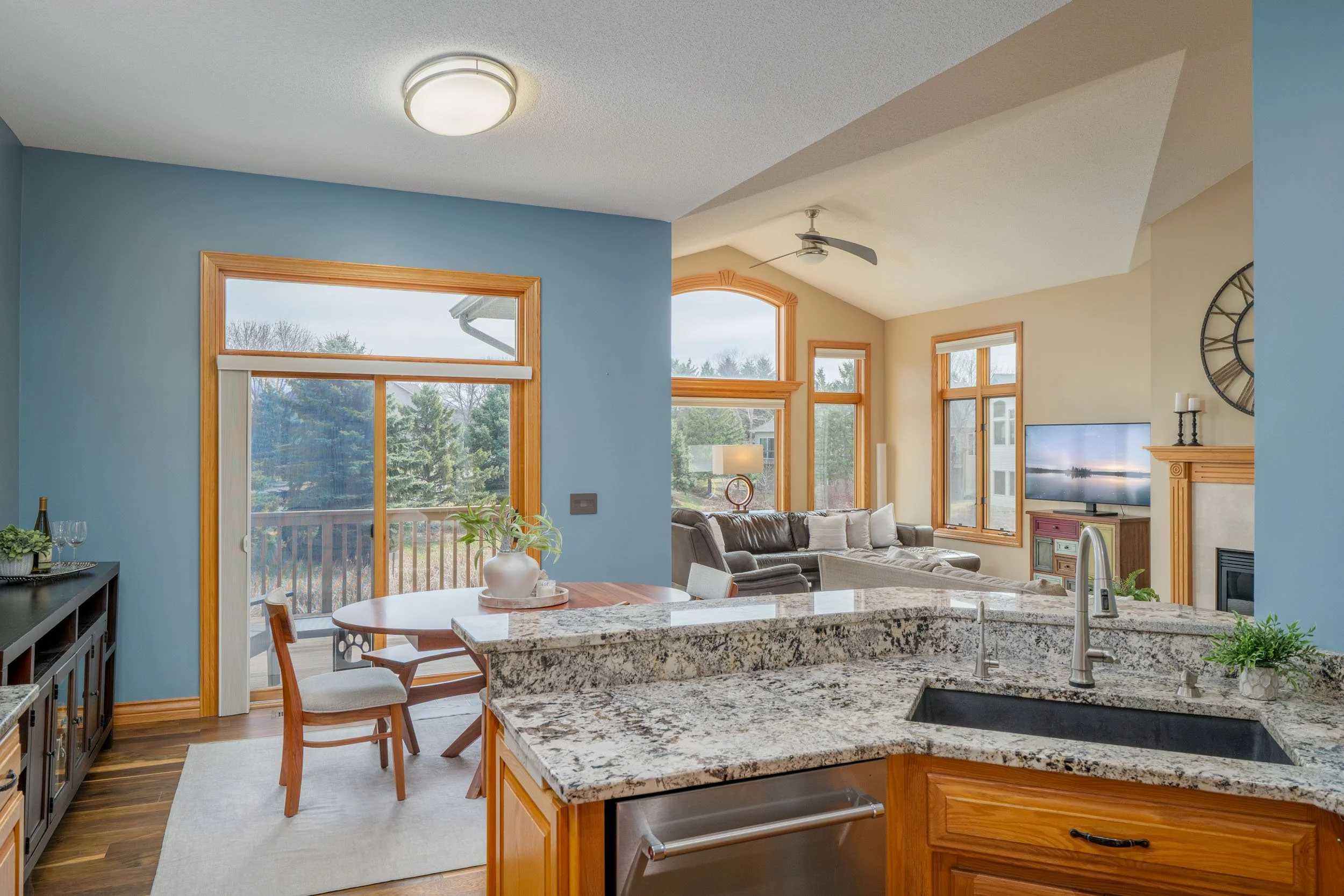 11362 Hillcrest_web_16.jpg