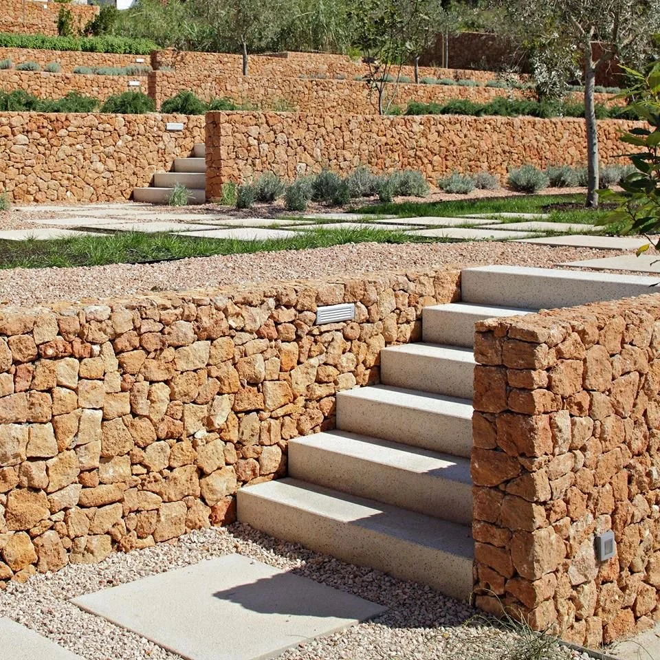 Muro de contención de piedra 