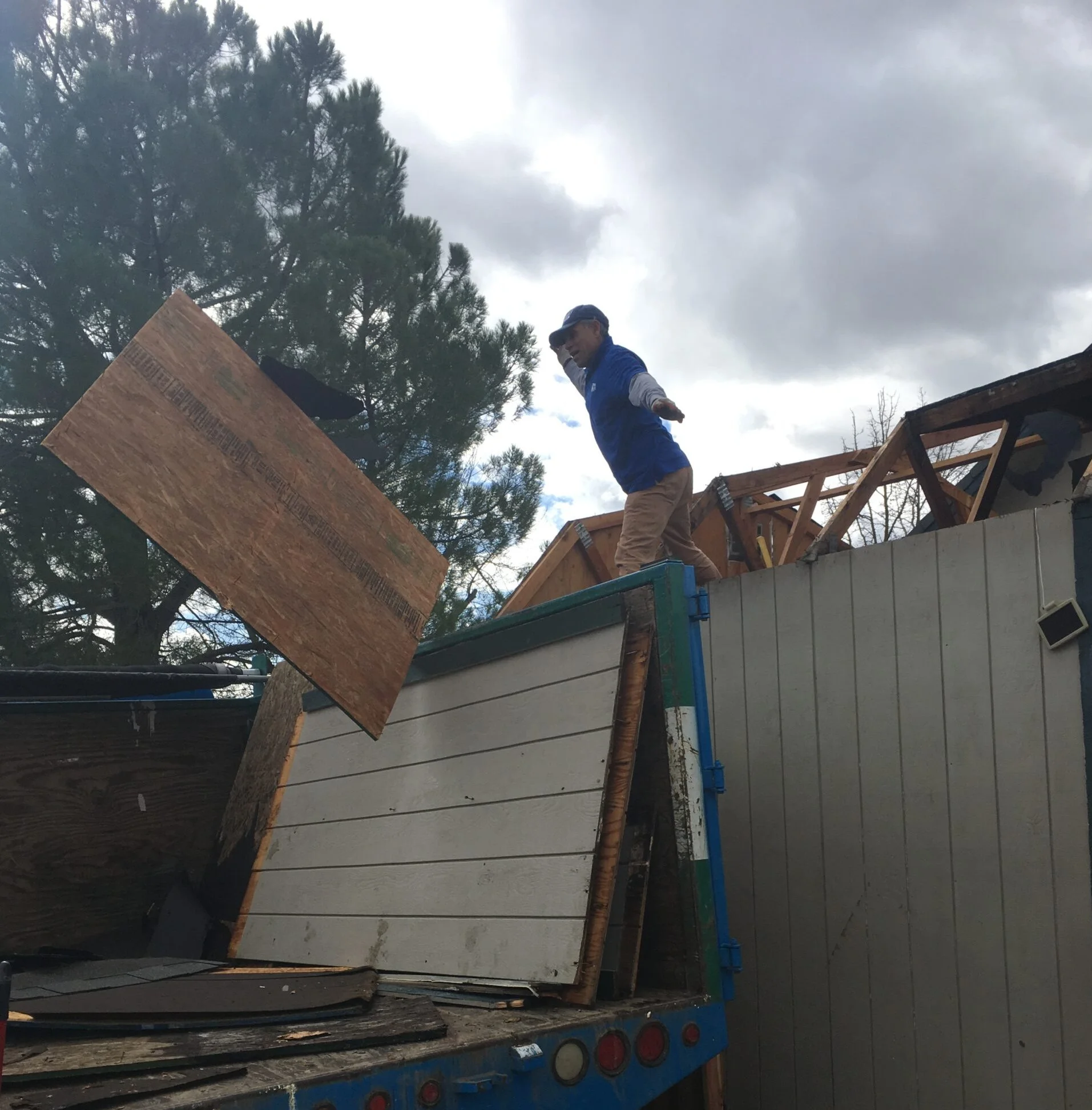 Junk Away | Simplify Your Space Today — Call Now