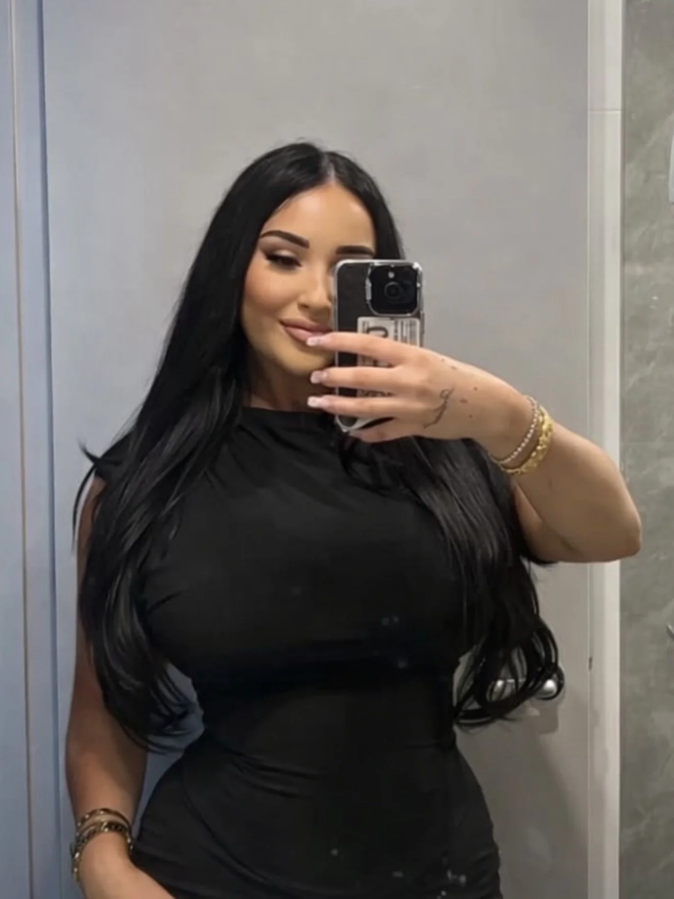 When my girls send me selfies after their appointment, it genuinely makes my day.

Seeing you feel confident, sexy, and obsessed with your own hair is the best part of what I do. It&rsquo;s never just about longer hair&hellip; it&rsquo;s about that f