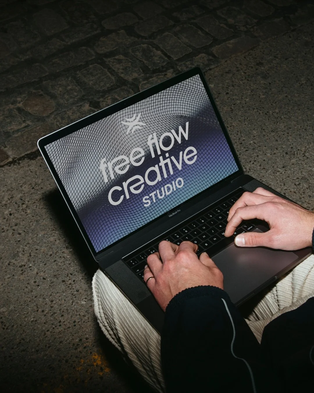 Bringing interactive ideas to life 💡

For Free Flow Creative, we designed a brand identity that is as fluid and expressive as the work the multidisciplinary studio creates 🌀💻

As part of their services, Free Flow offers audio reactive work (imagin