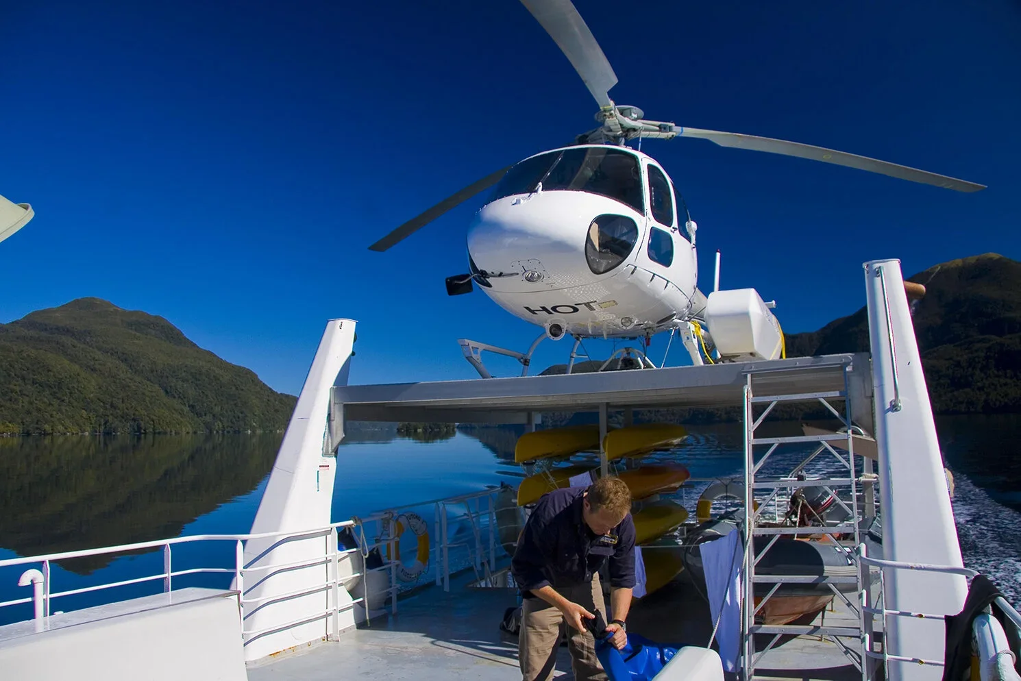 Optional helicopter transfers for an alternative view