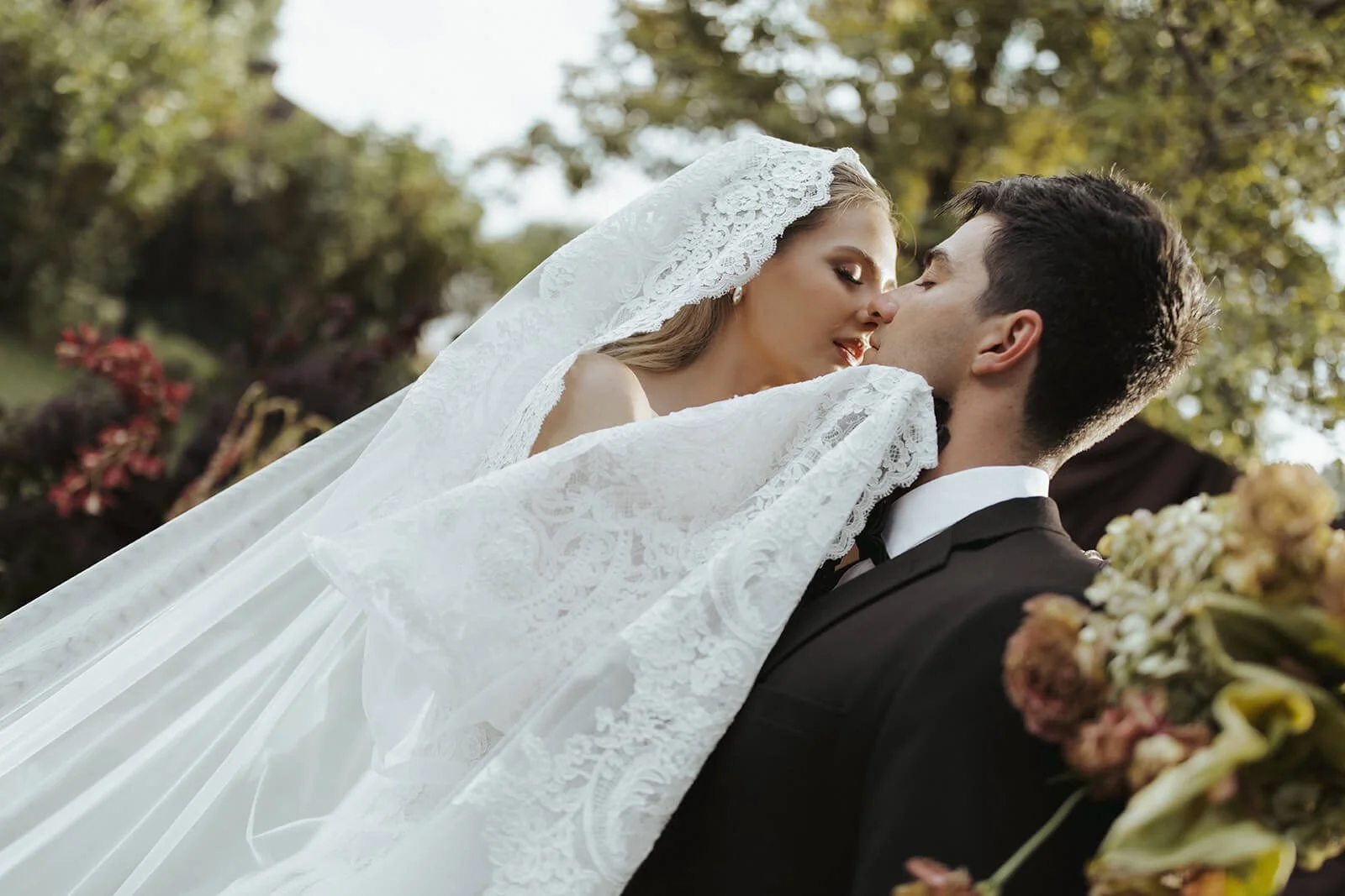 bride-groom-utah-wedding-flowers-bridal-bouquet-salt-lake-wedding-flowers-cost-park-city-wedding-flowers-cost.jpg