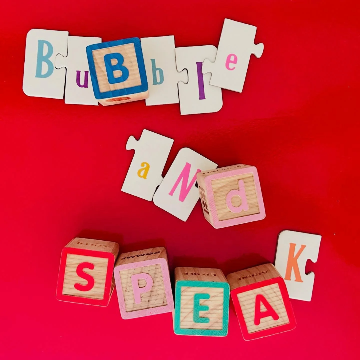 At Bubble and Speak it is important to us to know each child by their name, which we write on a board when they arrive. It is a way of signalling that they are welcome in the space 🟨🅿️🅱️❎🟪

IMAGE DESCRIPTION: The image features a group of wooden 