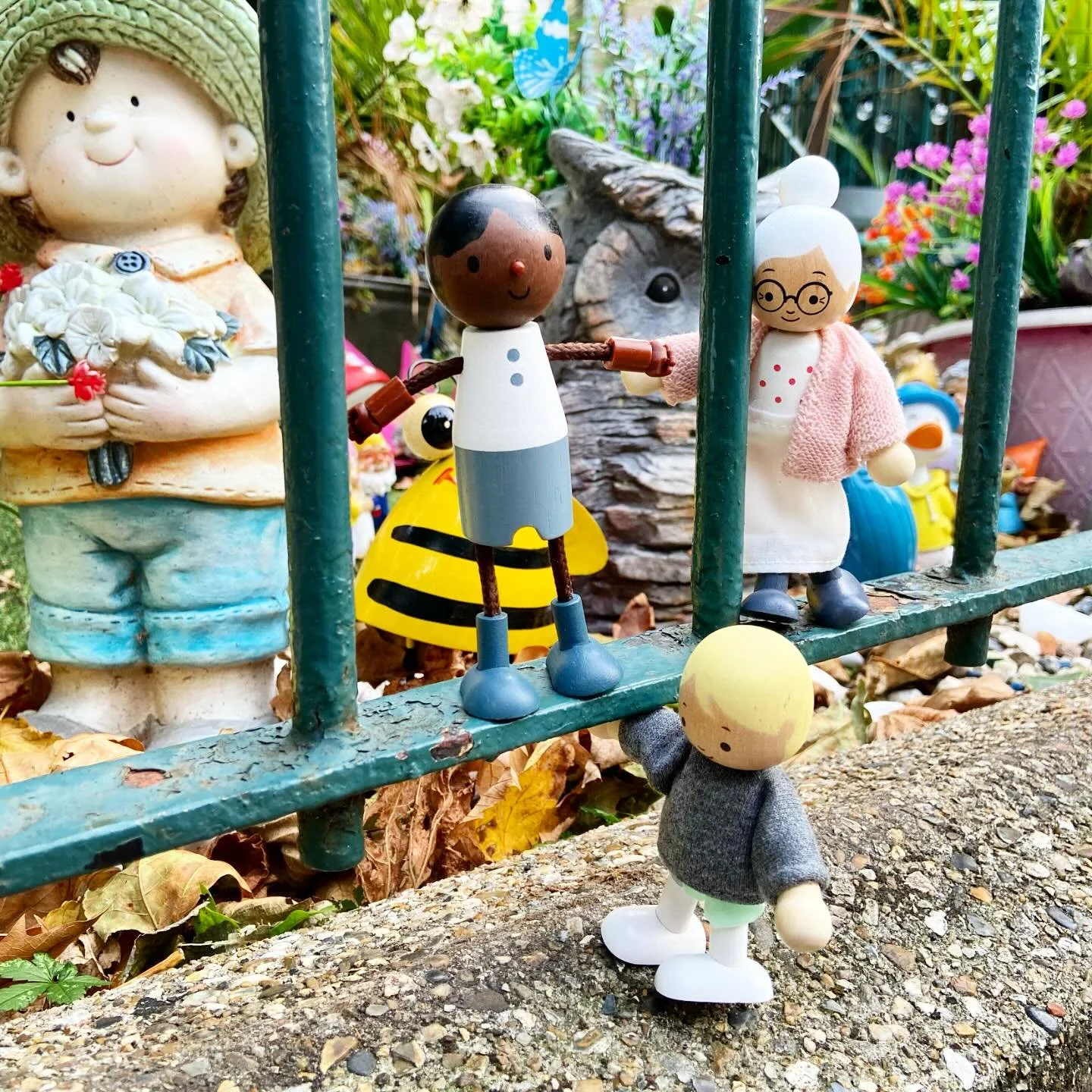 Bubble &amp; Speak is part of the neighbourhood. It offers children different possibilities to imagine and play, alone or with others, helping to build adaptability and agency.

IMAGE DESCRIPTION:A group of figurines, including children and a grandma