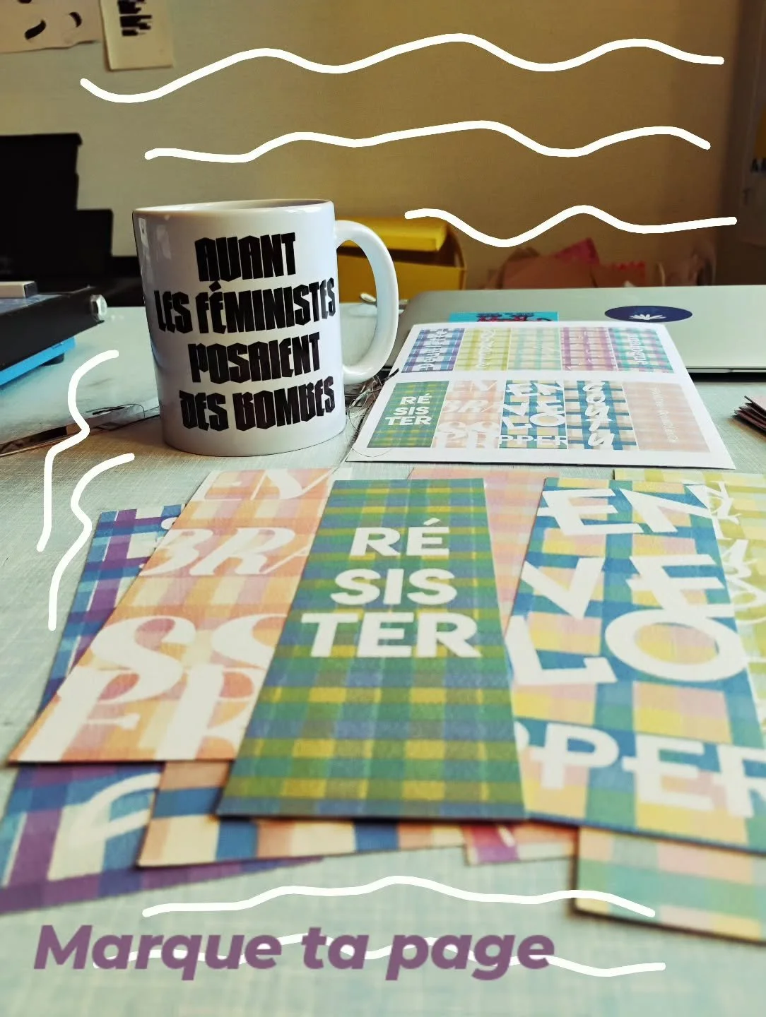 Marquons nos pages 
Passons les livres 
Ne pas &ecirc;tre sage 

#feminist #fuckpatriarchy #resister #bondire #marquespage