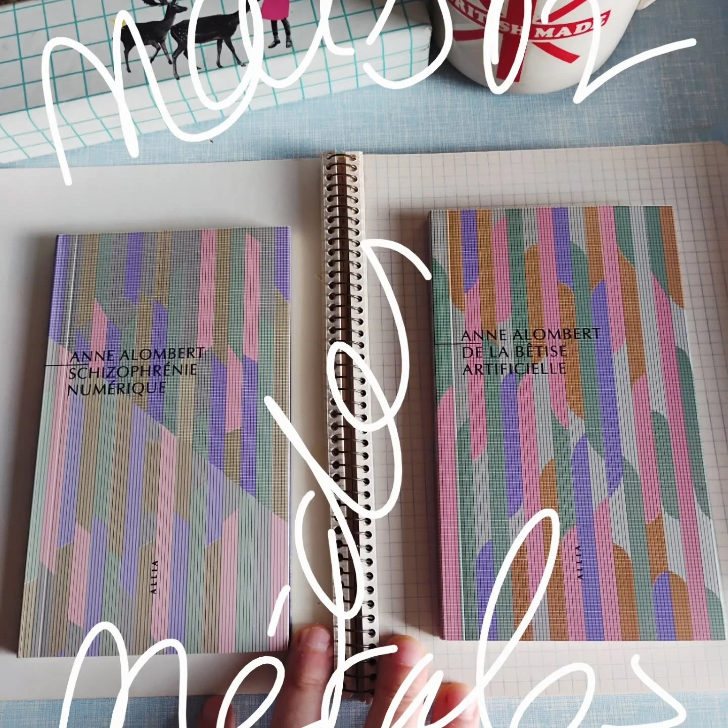 Retour de librairie 
Paris 

Apr&egrave;s l'avoir &eacute;cout&eacute; attentivement, il me tarde de me plonger dans "de la b&ecirc;tise artificielle" et puis "schizophr&eacute;nie num&eacute;rique" de Anne Alombert, aux &eacute;d