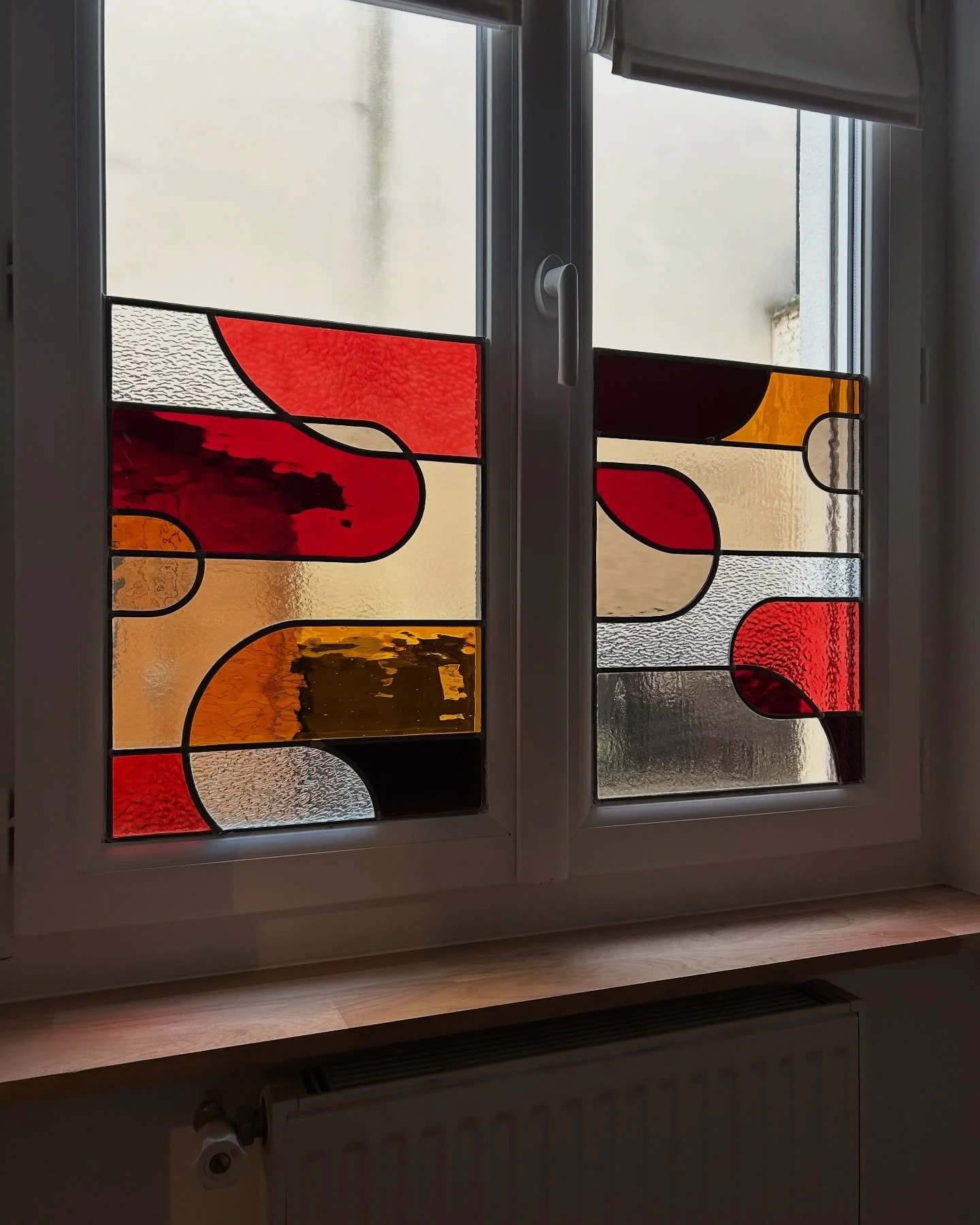 &bull; Projet 70s &bull; 
Deux paires de brise-vues qui s&rsquo;inspirent du color block et des formes organiques des ann&eacute;es 70 ! Ca change compl&egrave;tement l&rsquo;ambiance de l&rsquo;appartement tout en masquant la vue sur la cour en rez 