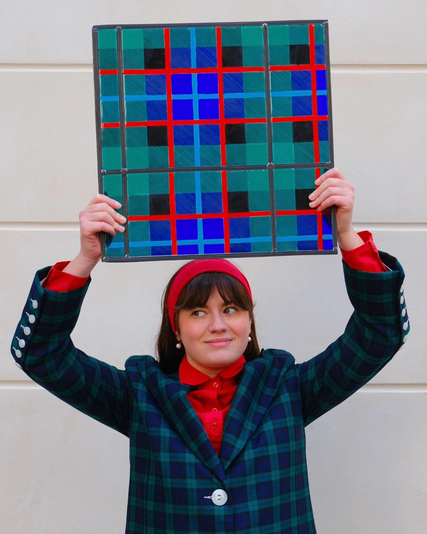 Am i dressed as my art or is my art inspired by me ? 

#stainedglass #stainedglassartist #stainedglassart #vitrail #fashionmeetsart #contemparyart #vintagefashion