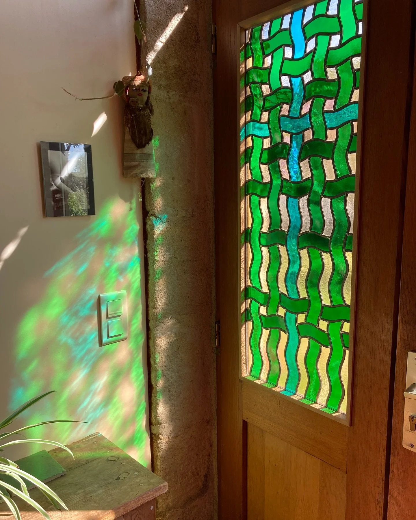 Le projet tissage dans sa nouvelle maison 🧶

#StainedGlassArt #GlassArt #HandmadeArt #CreativeGlass #ArtisanCraft #GlassDesign #ColorfulArt #ArtInTheMaking #vitrail #vitrailcontemporain #contemporaryart
