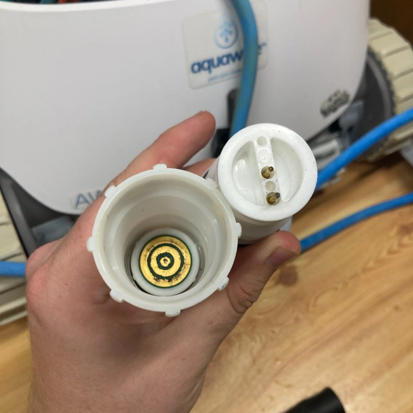 Sometimes its the little things.... 💧 This customer reported the issue of his robot's power intermittently cutting in and out ⚡ As part of our inspection, we found a small amount of corrosion had begun to develop in the swivel piece - this is due to