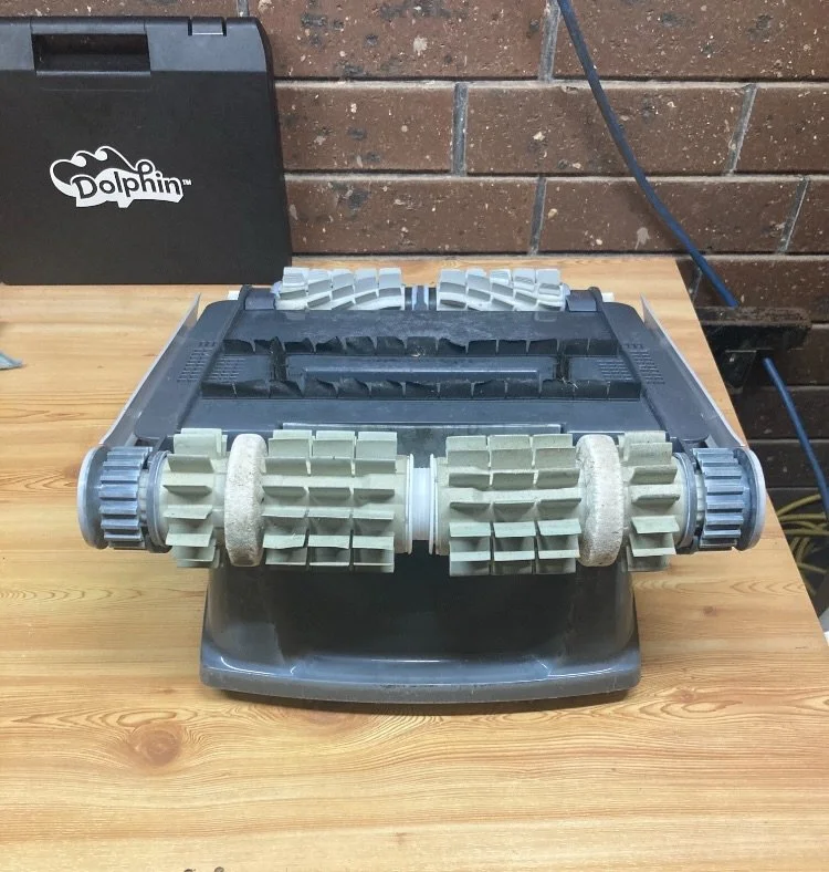 Robots scrubbers looking a little worse for wear? 👀 Nows the time to make sure your scrubbers are in top shape to make sure your pool stays clean and polished all Summer long! ☀️