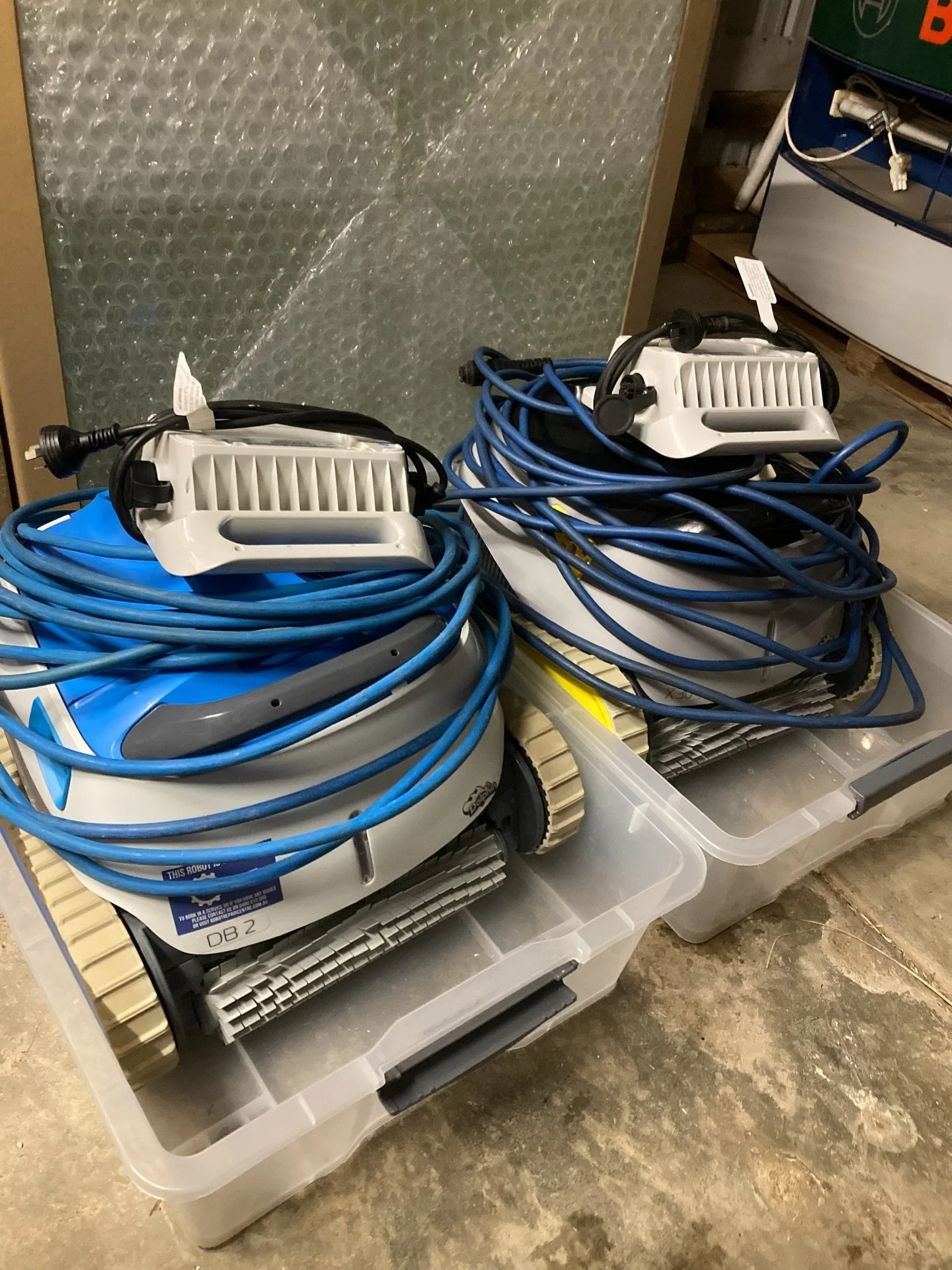 What a beautiful Saturday! 🌞 Two repaired @maytronics_australia units back in pools this morning and looking great! Enjoy your pool this weekend but remember time is running out to get your robot in for a pre Christmas service! 🏊&zwj;♂️⚙️