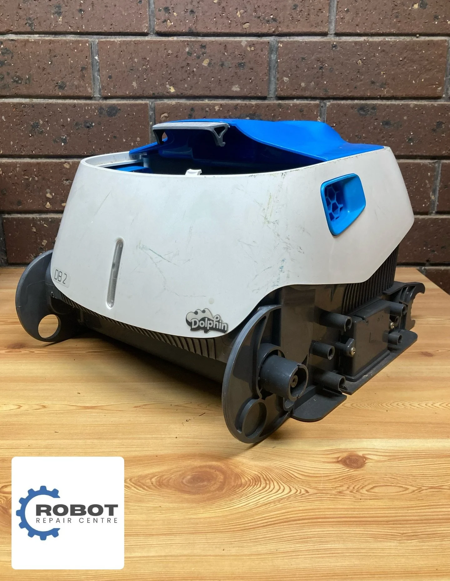 How&rsquo;s this for a before and after #glowup? A delicious little @maytronics_australia DB2 with some FRESH wheels, new motor unit overhaul and our famous complimentary clean up and wash down to help drive it into the Christmas period! 🎉🎄