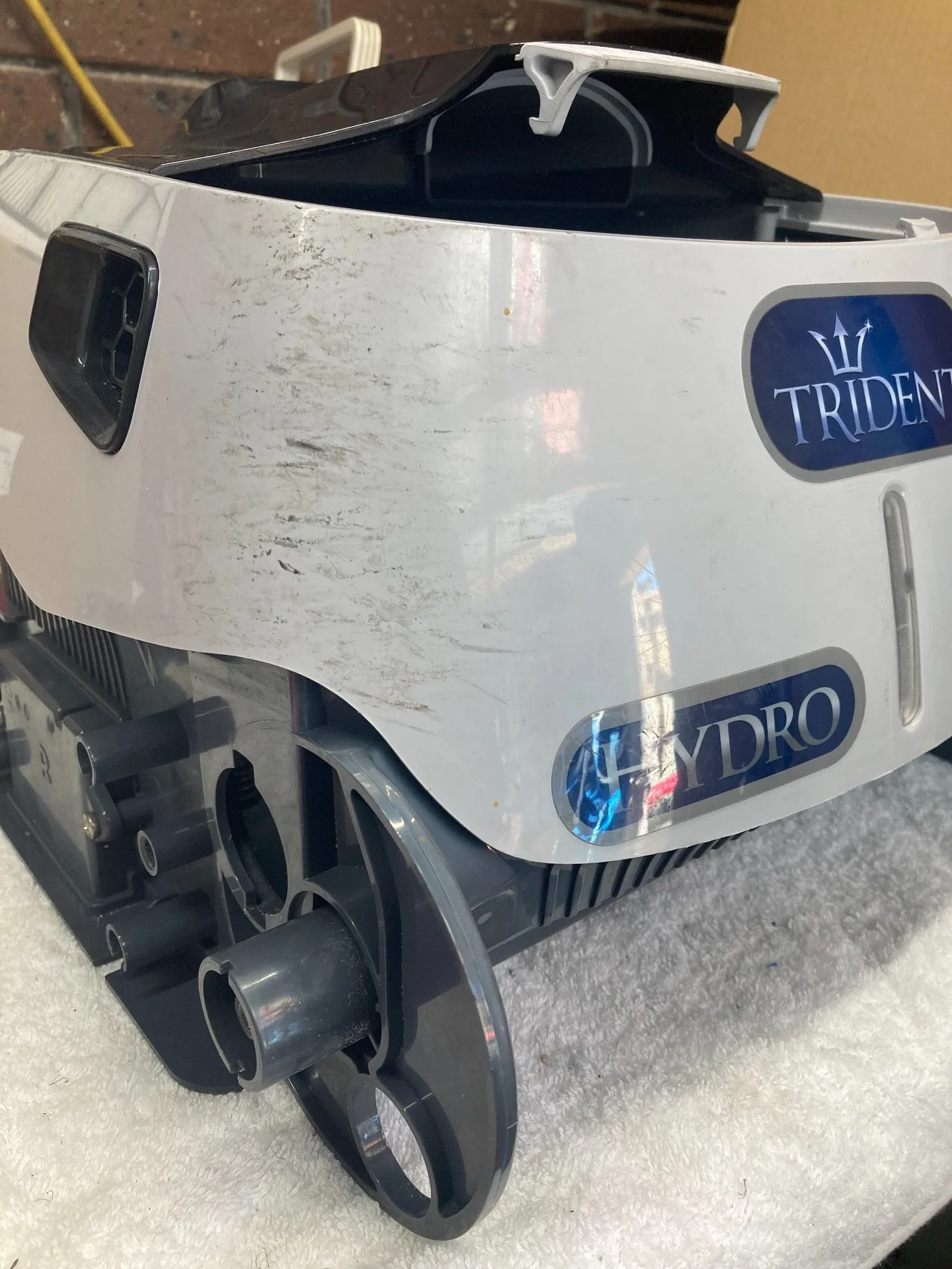 Scuff marks - what scuff marks? ✨

We provide that extra little bit of attention to detail. We know it doesn&rsquo;t change the performance of the unit, but why not make it nice and shiny again?