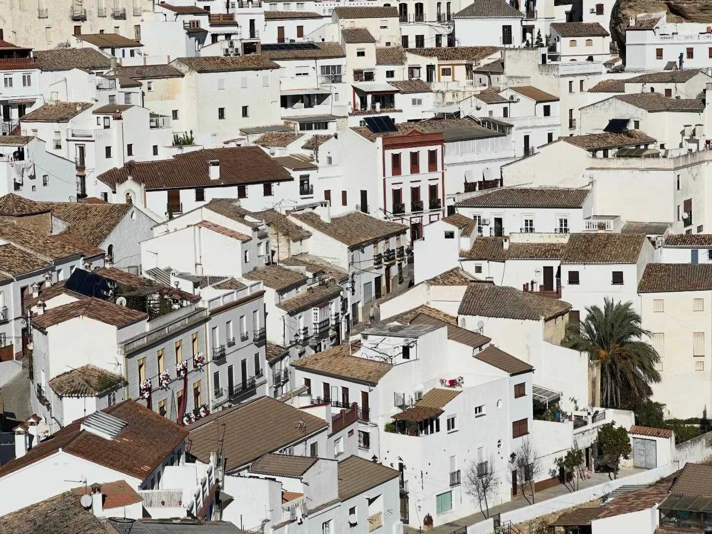 Tucked away in the province of C&aacute;diz, Setenil de las Bodegas is proof that Spain&rsquo;s white villages (Pueblos Blancos) just hit different. 

But what makes Setenil special isn't just the whitewashed walls&mdash;it&rsquo;s the roof. 

The to