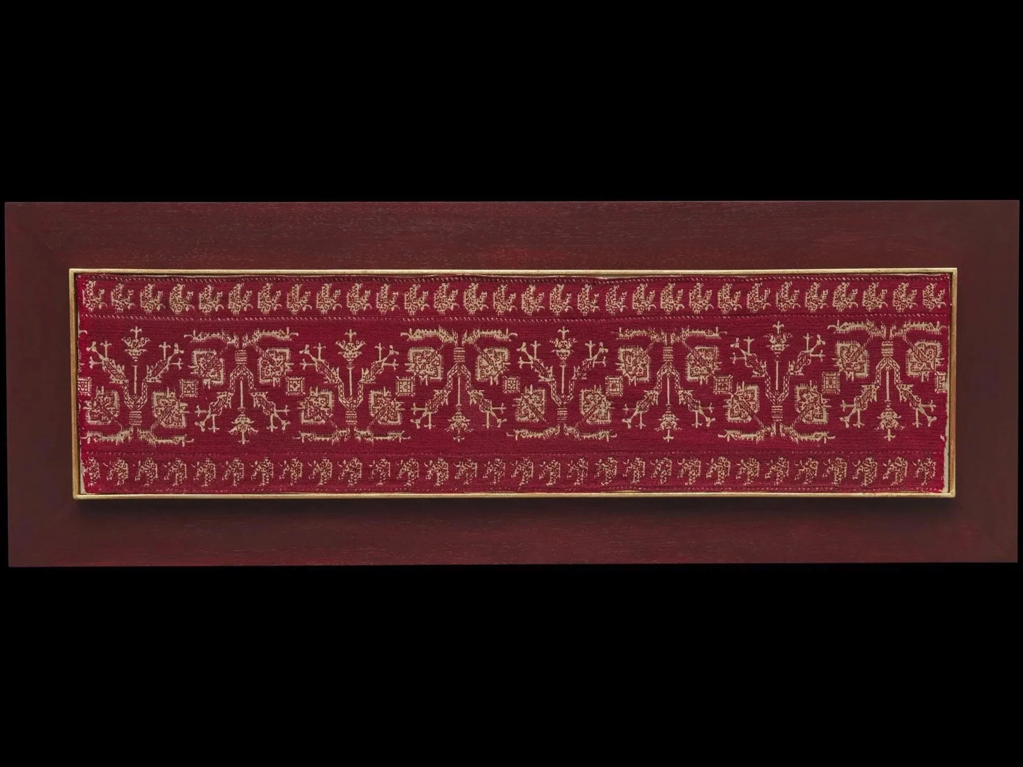 Azemmour embroidery pommegranates