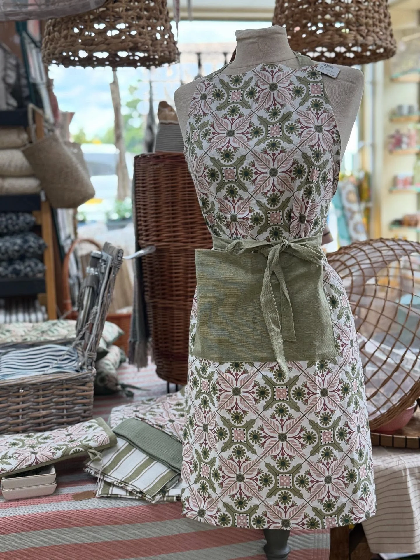 We have lots of new useful beautiful items in the shop. Open 7 days a week, Groves Shop has something for everyone! 

#grovesyard #thewychwoods #shoplocal #shopthecotswolds #yourplacetogointhecotswolds