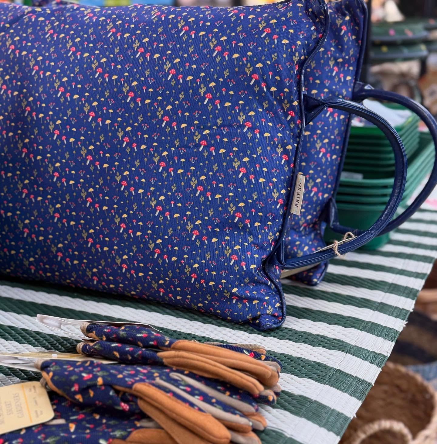 It&rsquo;s gardening time 🧑&zwj;🌾 🪴 @grovesyard1660 

and we have expanded our range to include a few more beautiful and useful items! 

Come and see us! We are open 7 days a week 😁

#gardeninglove #gardenerofthewychwoods #wychwoodgardens #garden